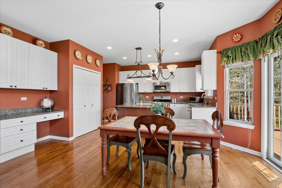 2825 Haven Lane, Lindenhurst, IL 60046