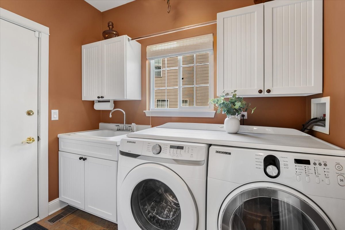 2825 Haven Lane, Lindenhurst, IL 60046