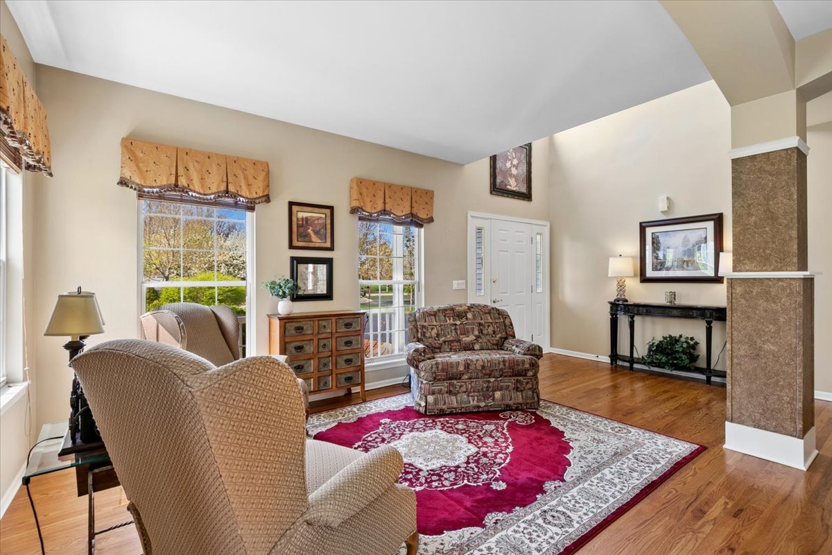 2825 Haven Lane, Lindenhurst, IL 60046