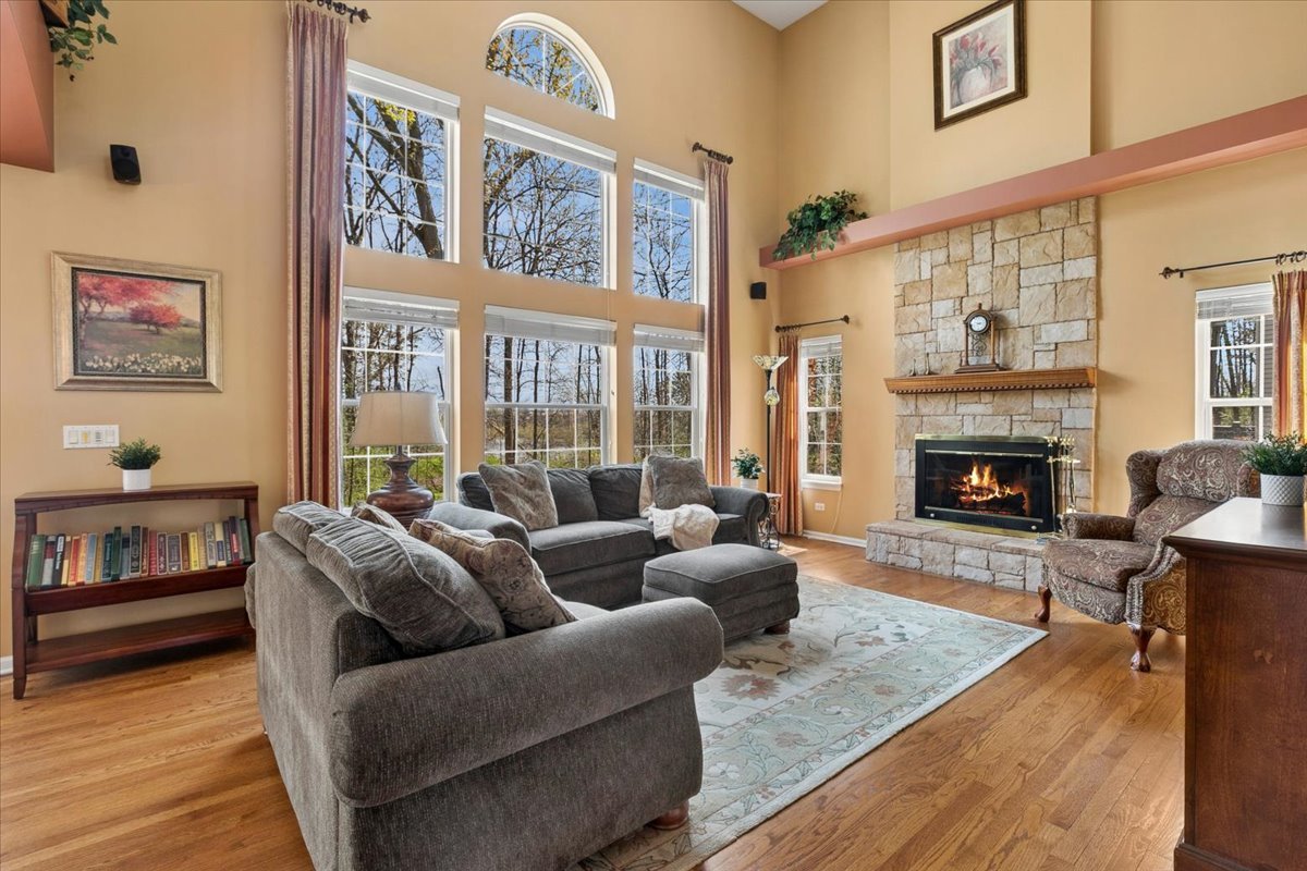 2825 Haven Lane, Lindenhurst, IL 60046