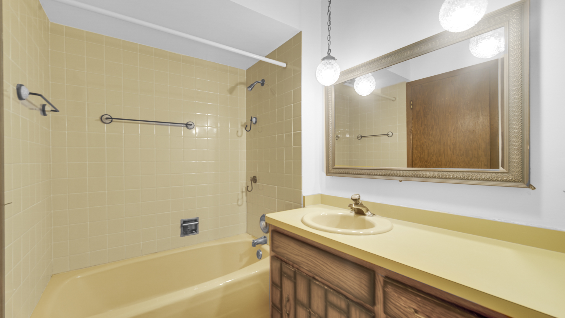 15058 Naughton Drive, South Holland, IL 60473