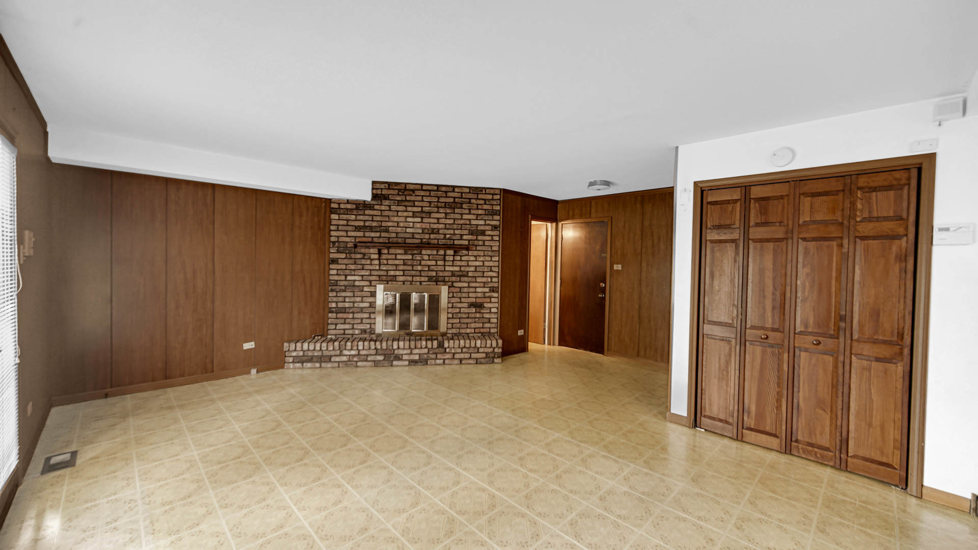 15058 Naughton Drive, South Holland, IL 60473