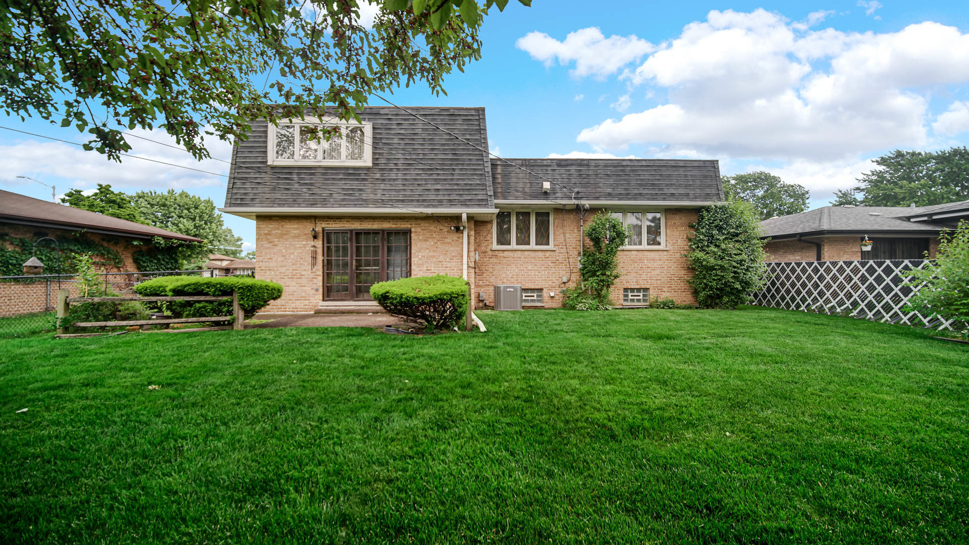 15058 Naughton Drive, South Holland, IL 60473