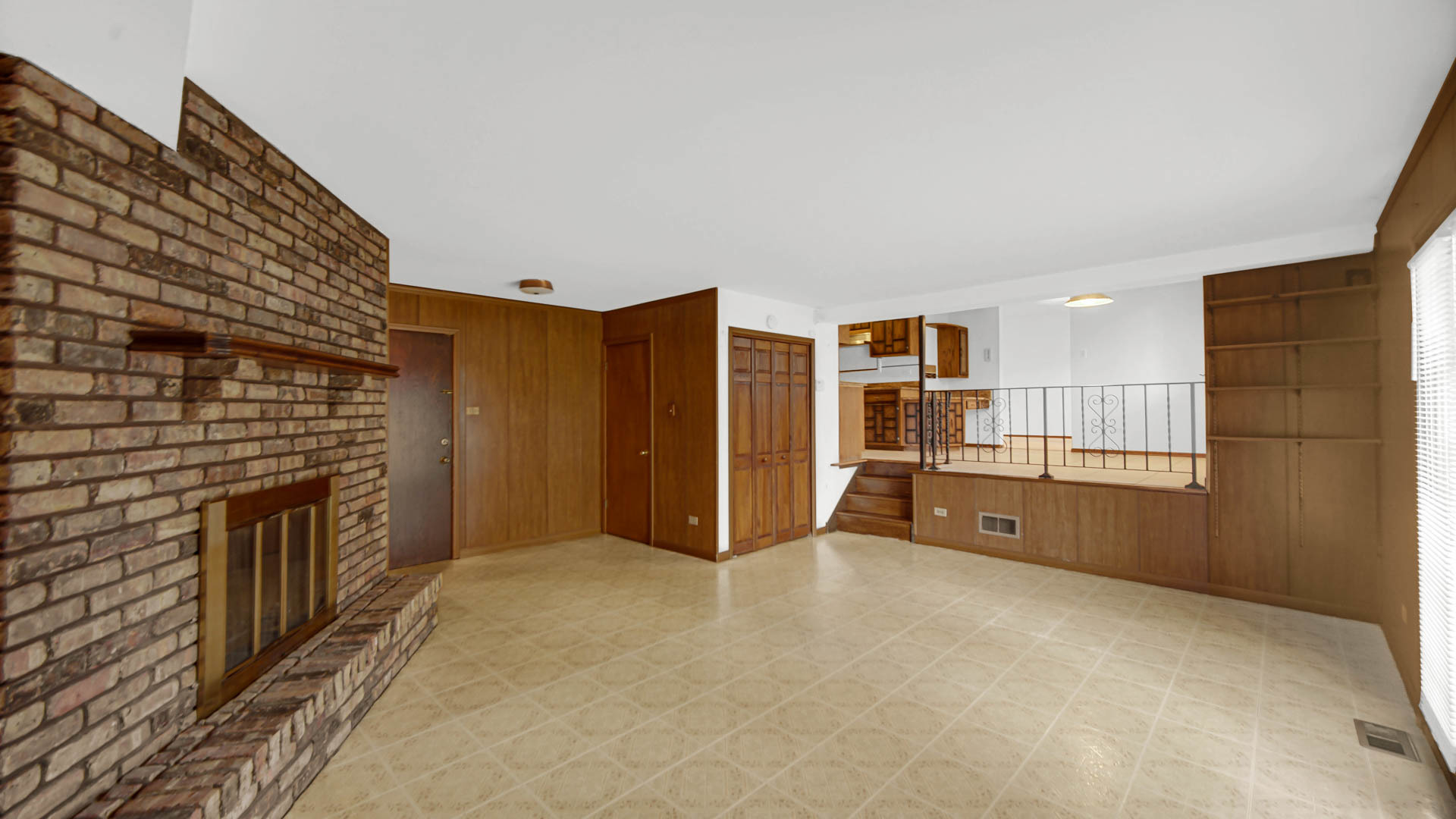 15058 Naughton Drive, South Holland, IL 60473