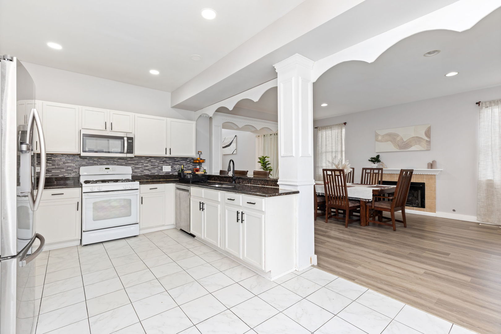 1845 BLUESTEM Circle, Aurora, IL 60504