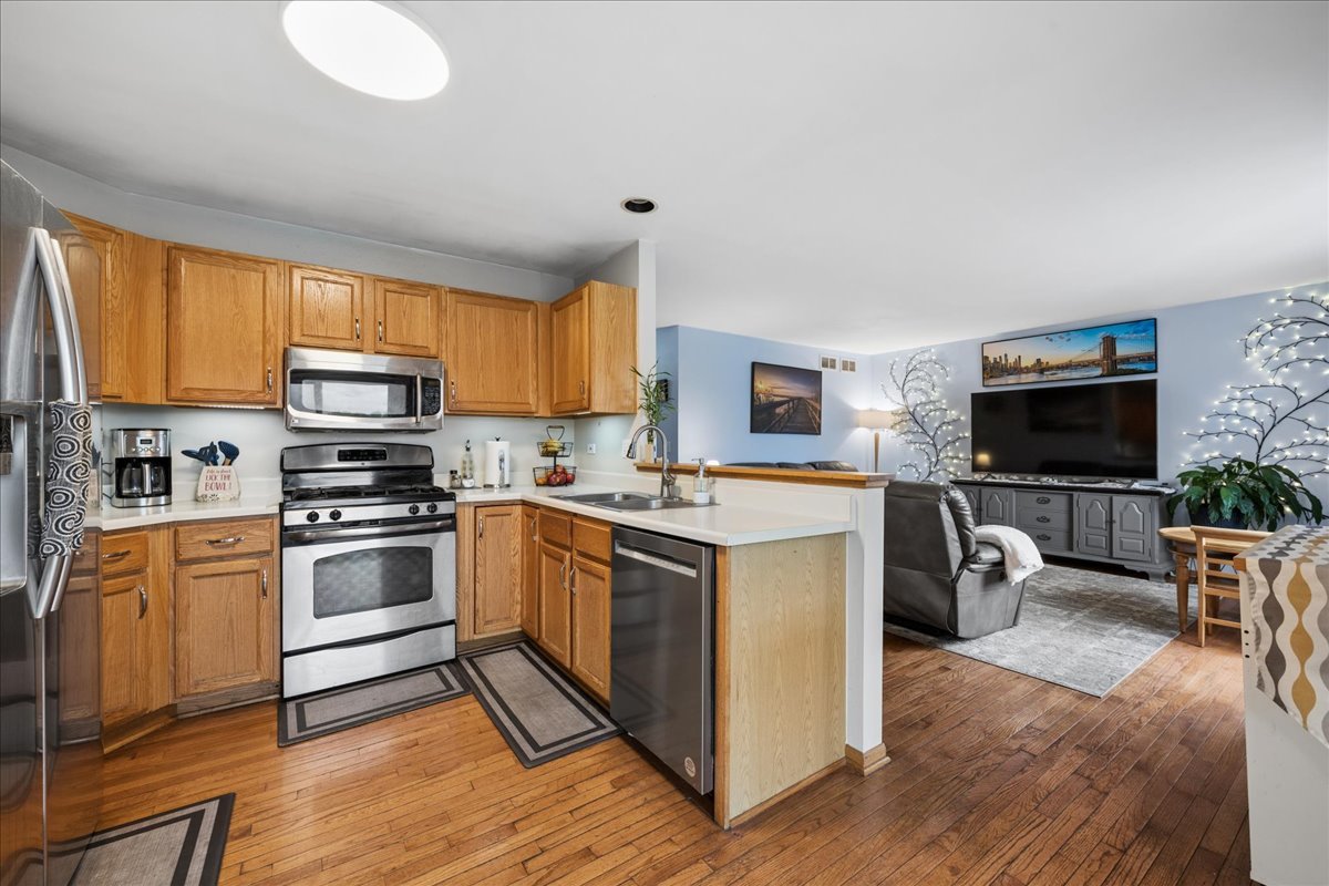1068 N Camden Lane, South Elgin, IL 60177