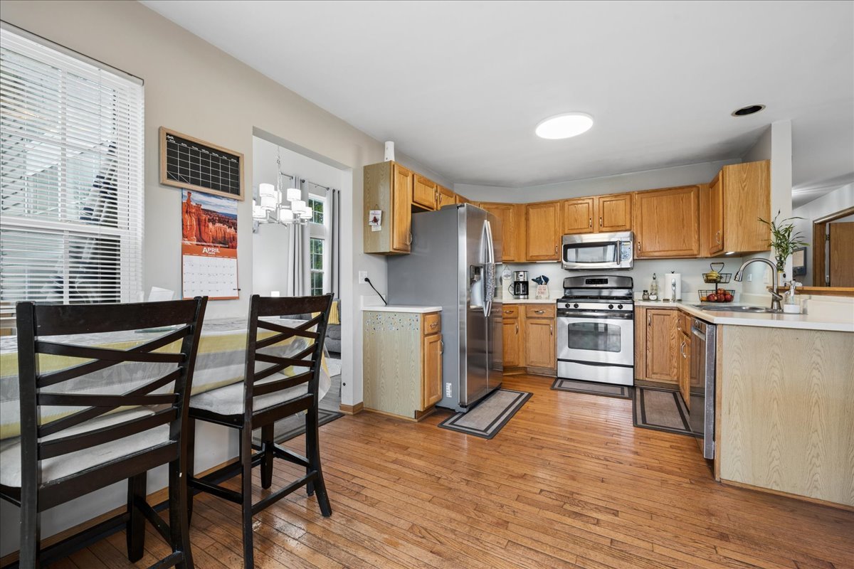 1068 N Camden Lane, South Elgin, IL 60177