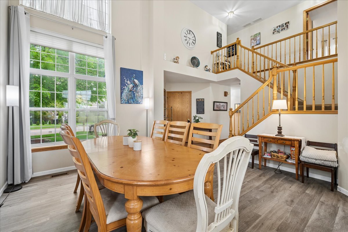 1068 N Camden Lane, South Elgin, IL 60177