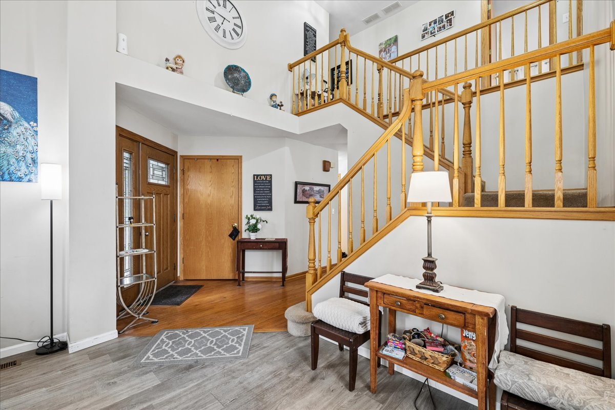 1068 N Camden Lane, South Elgin, IL 60177