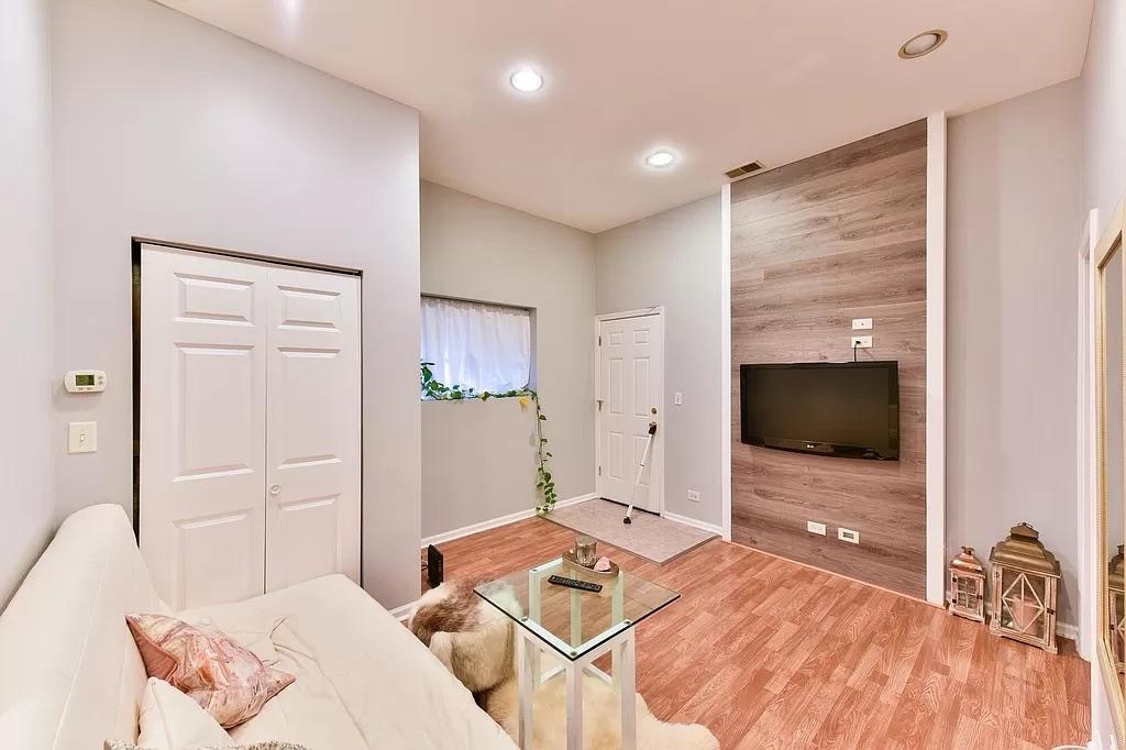 840 N DAMEN Avenue #3F, Chicago, IL 60622