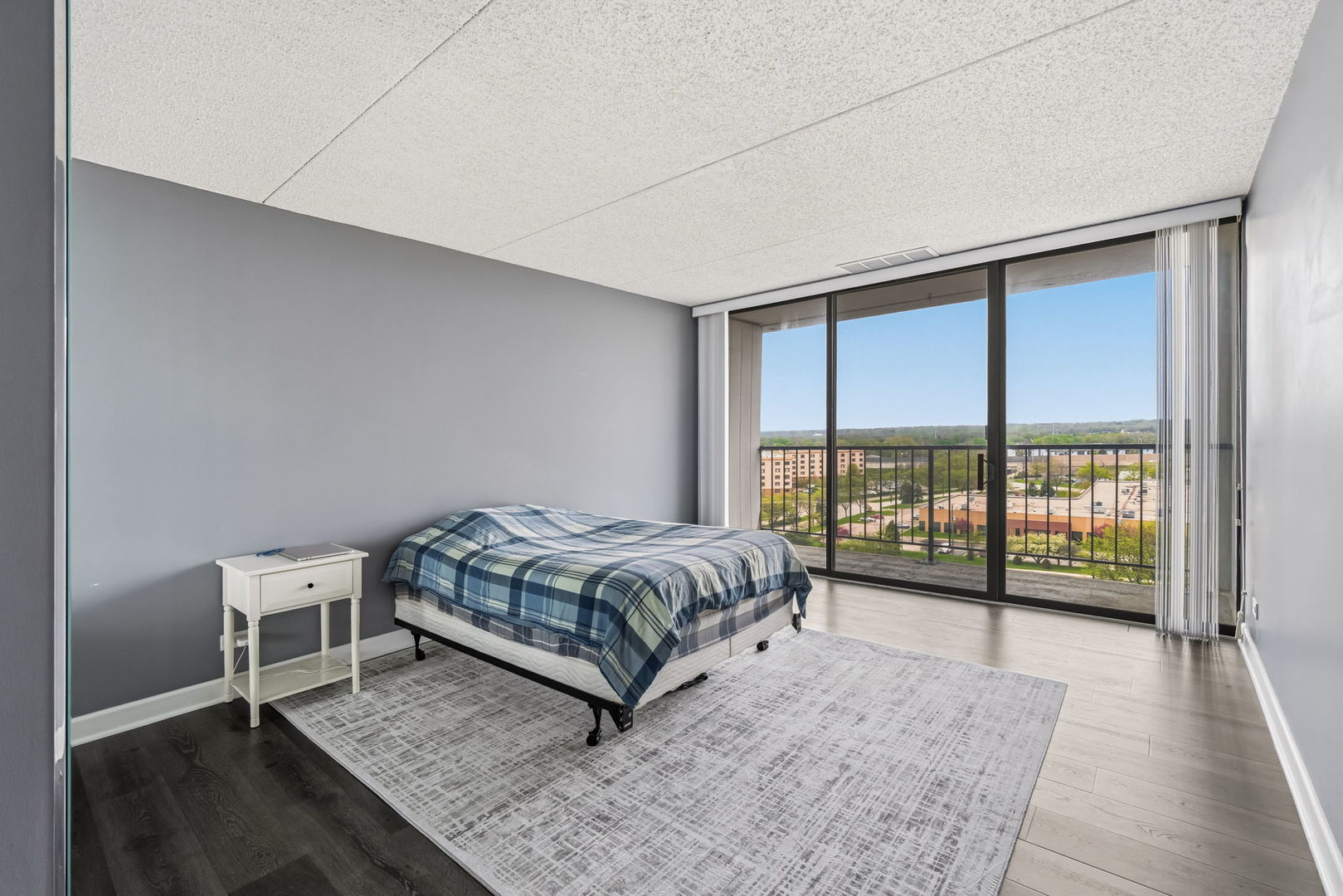 2005 S Finley Road #1102, Lombard, IL 60148