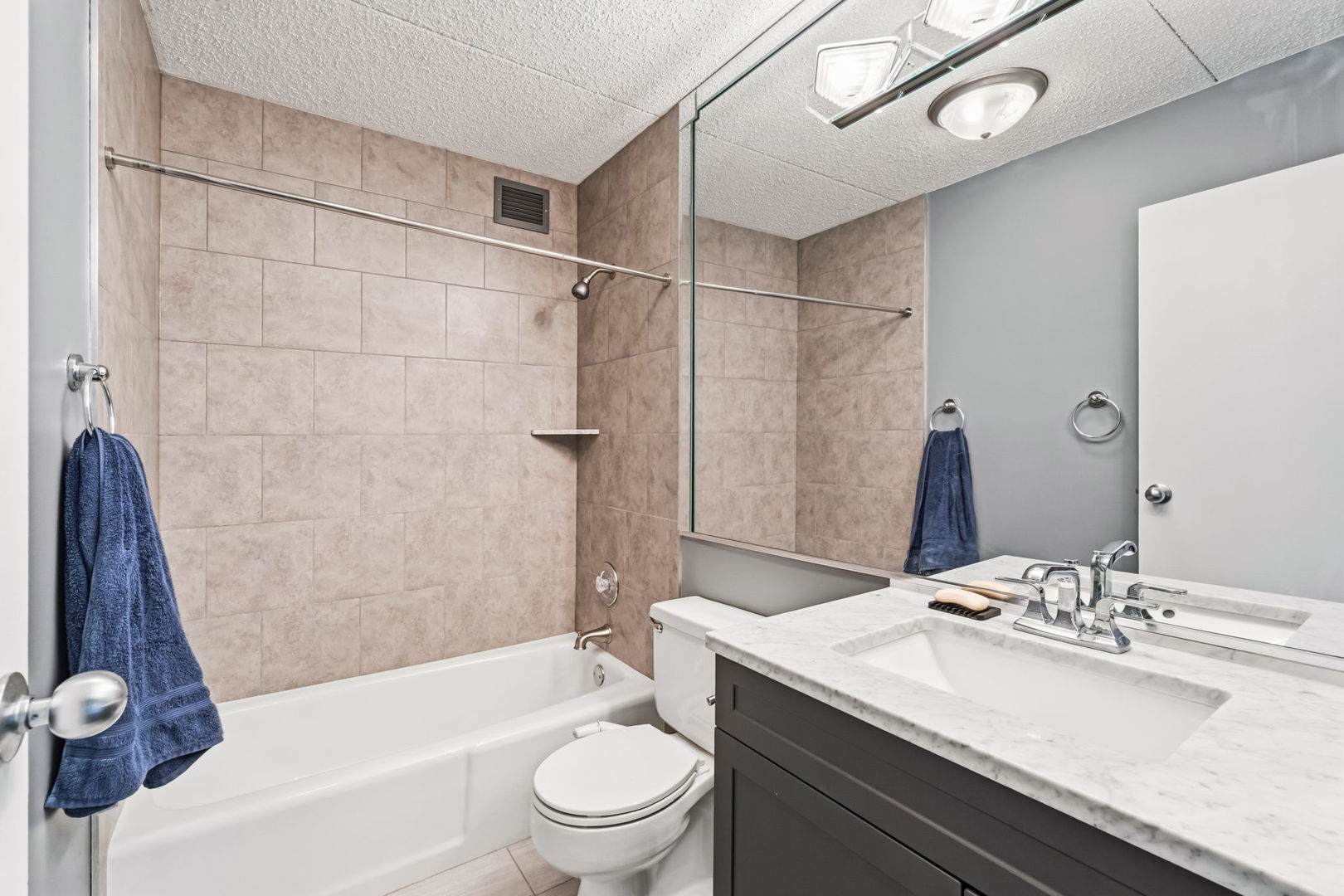 2005 S Finley Road #1102, Lombard, IL 60148