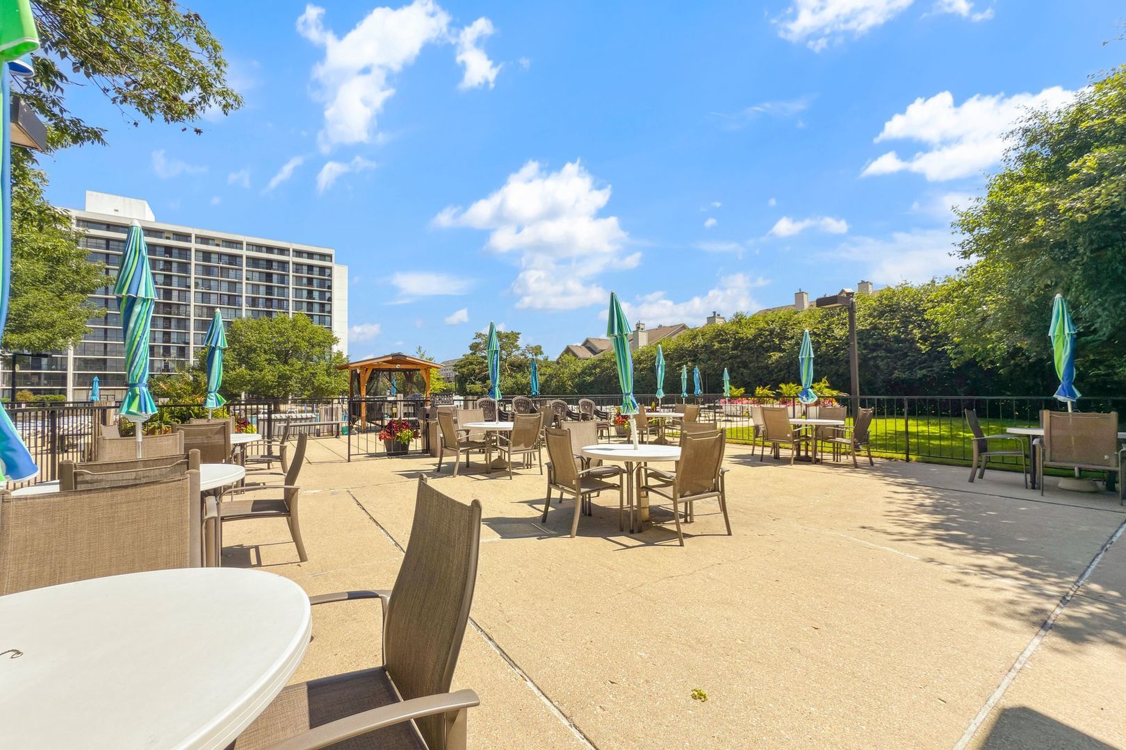 2005 S Finley Road #1102, Lombard, IL 60148