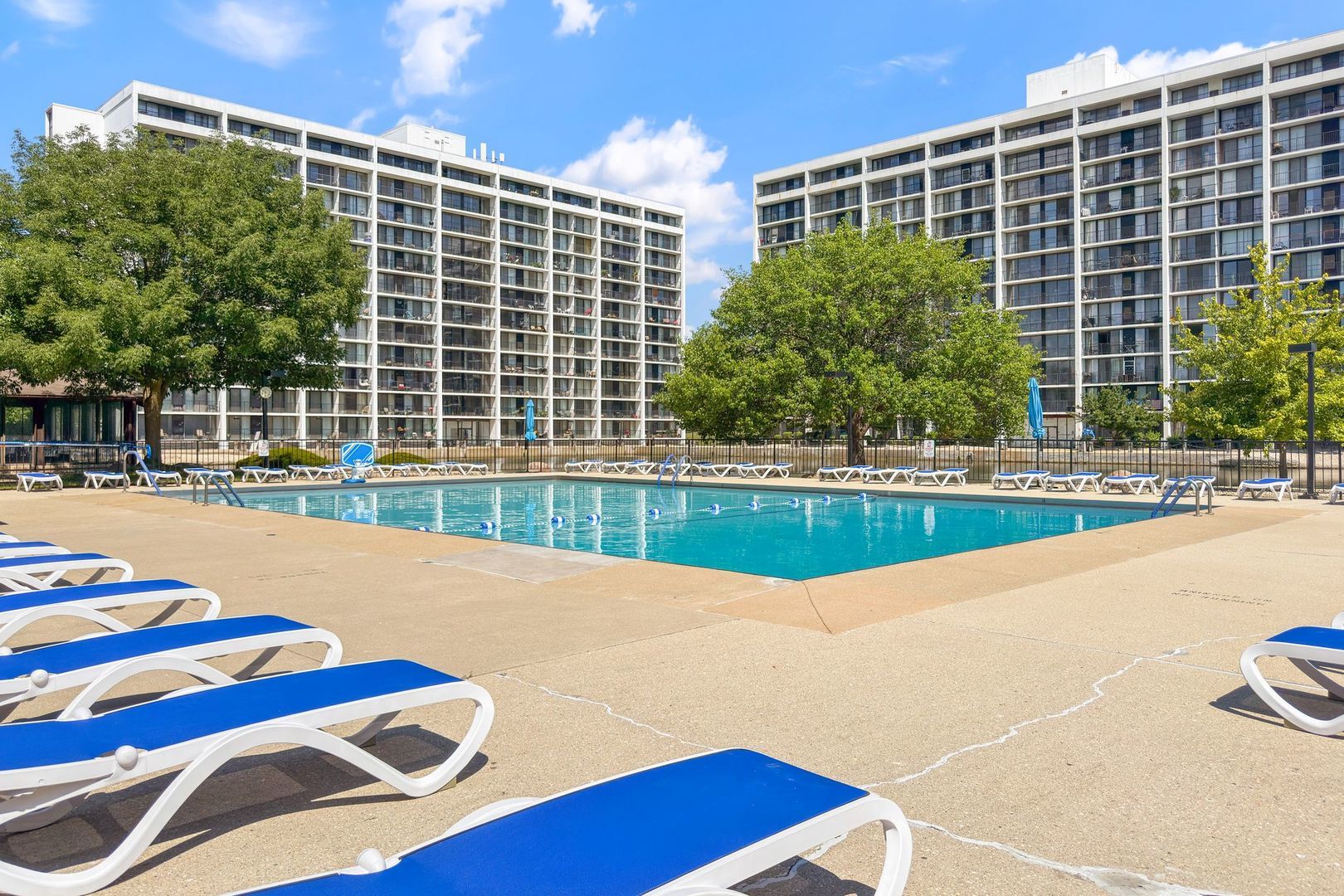 2005 S Finley Road #1102, Lombard, IL 60148