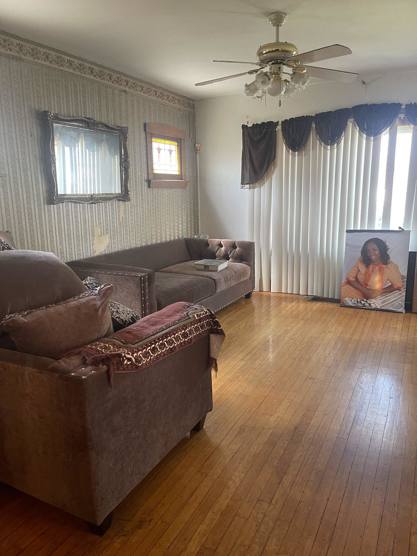 249 Marshall Avenue, Bellwood, IL 60104