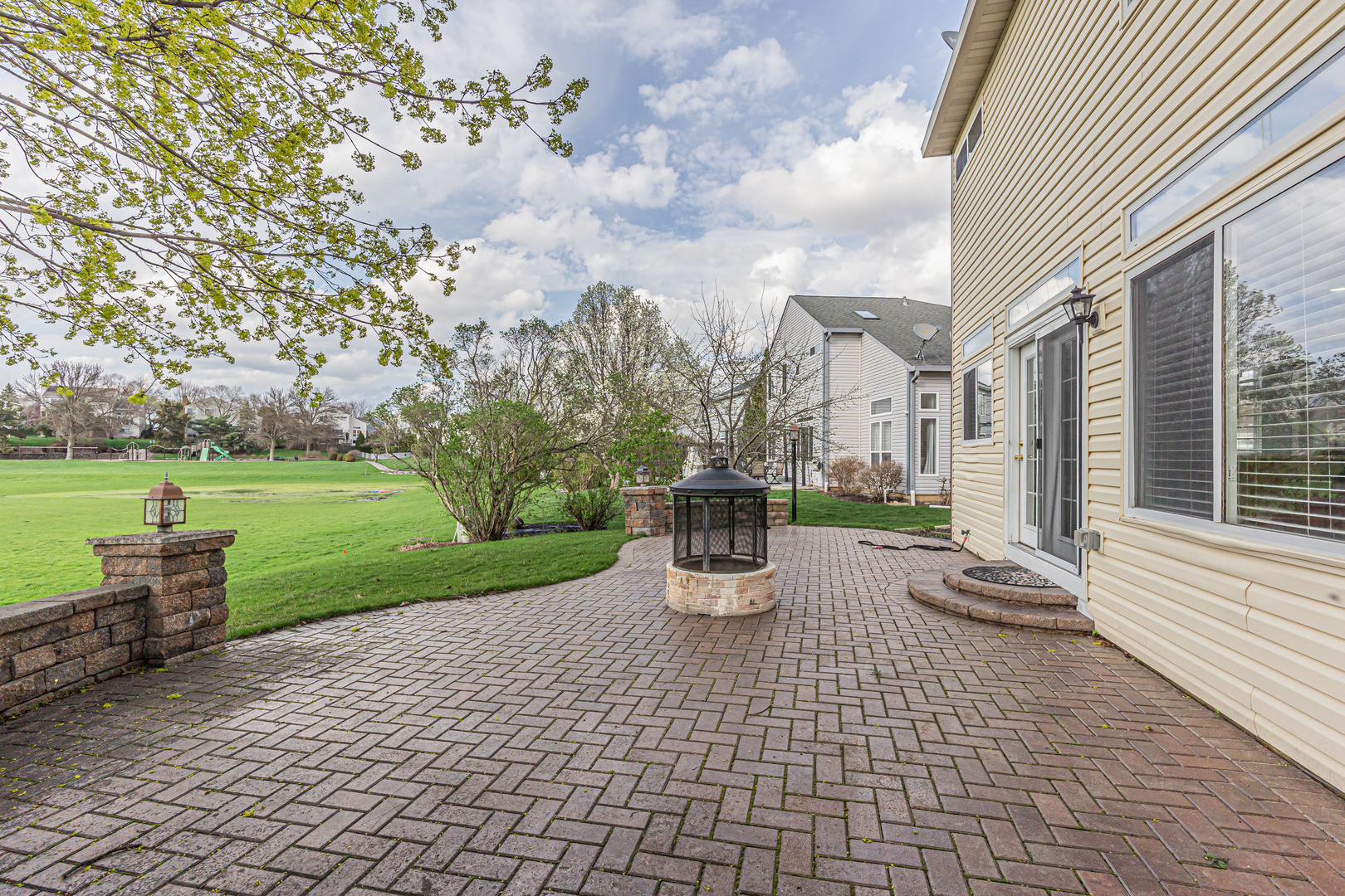 1171 HEAVENS GATE, Lake In The Hills, IL 60156