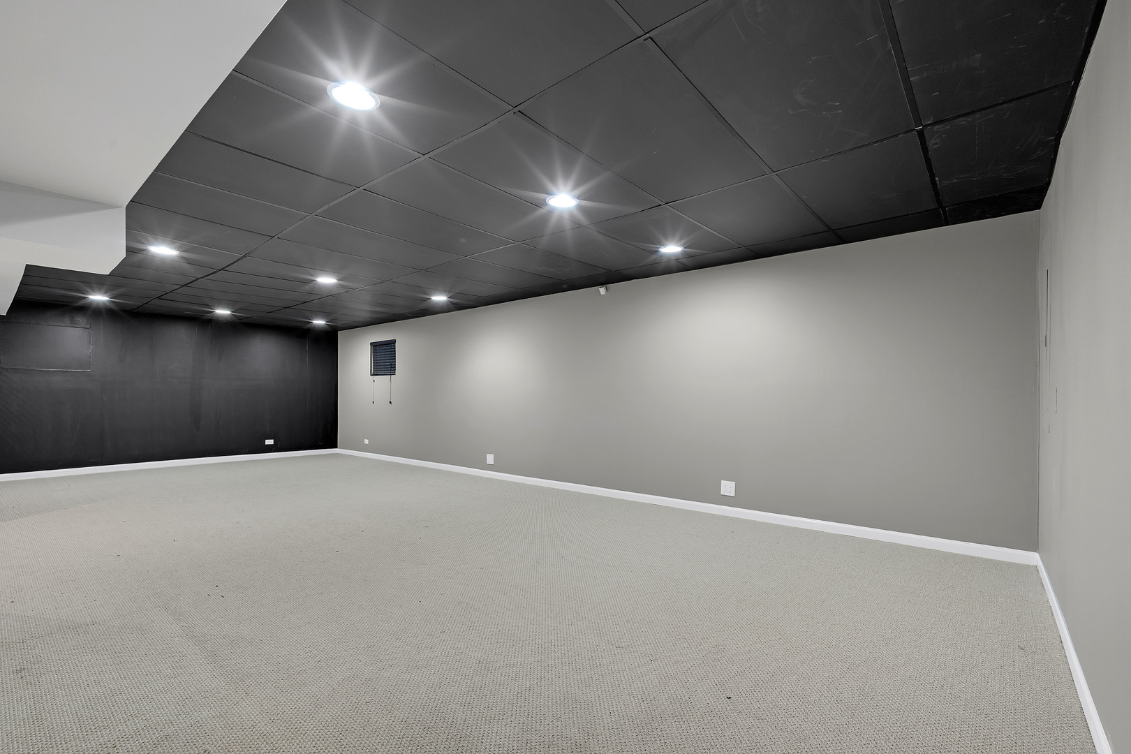 1171 HEAVENS GATE, Lake In The Hills, IL 60156