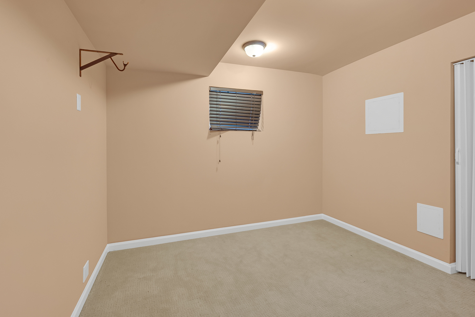 1171 HEAVENS GATE, Lake In The Hills, IL 60156