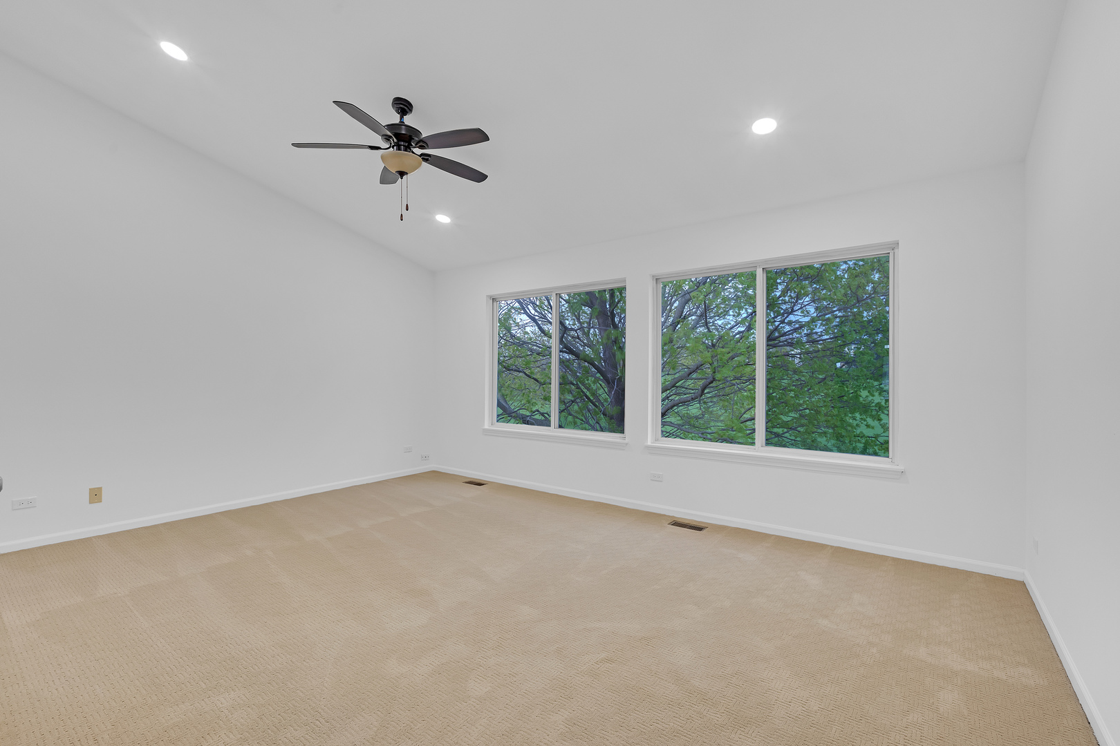 1171 HEAVENS GATE, Lake In The Hills, IL 60156