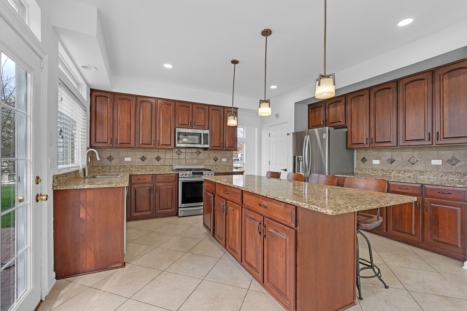 1171 HEAVENS GATE, Lake In The Hills, IL 60156