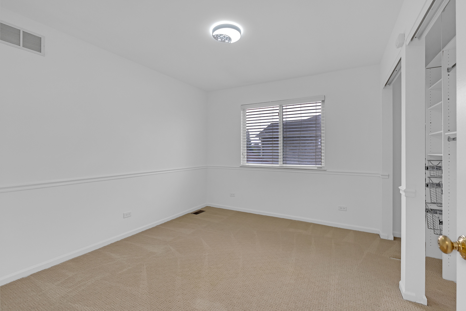 1171 HEAVENS GATE, Lake In The Hills, IL 60156