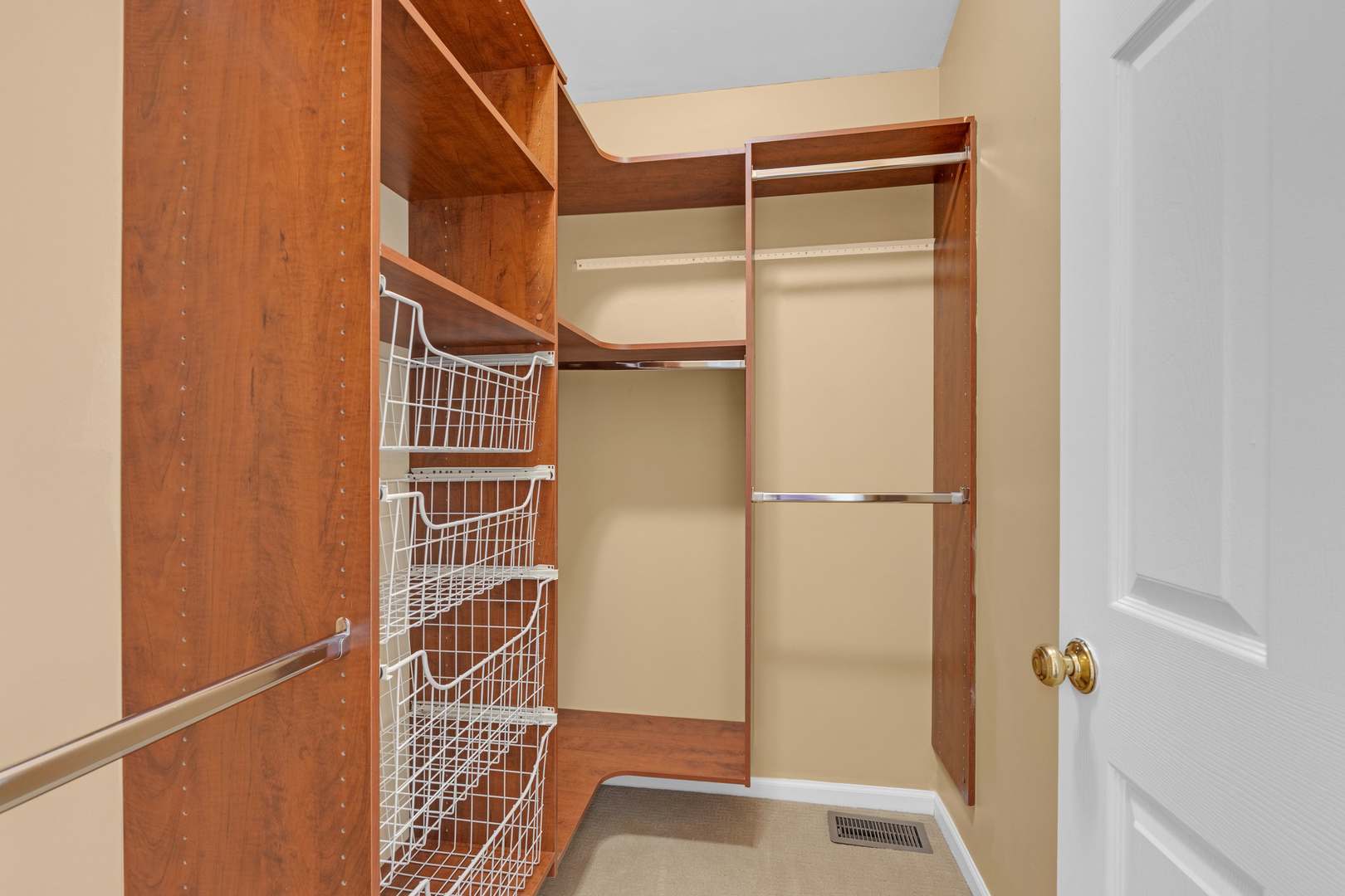 1171 HEAVENS GATE, Lake In The Hills, IL 60156