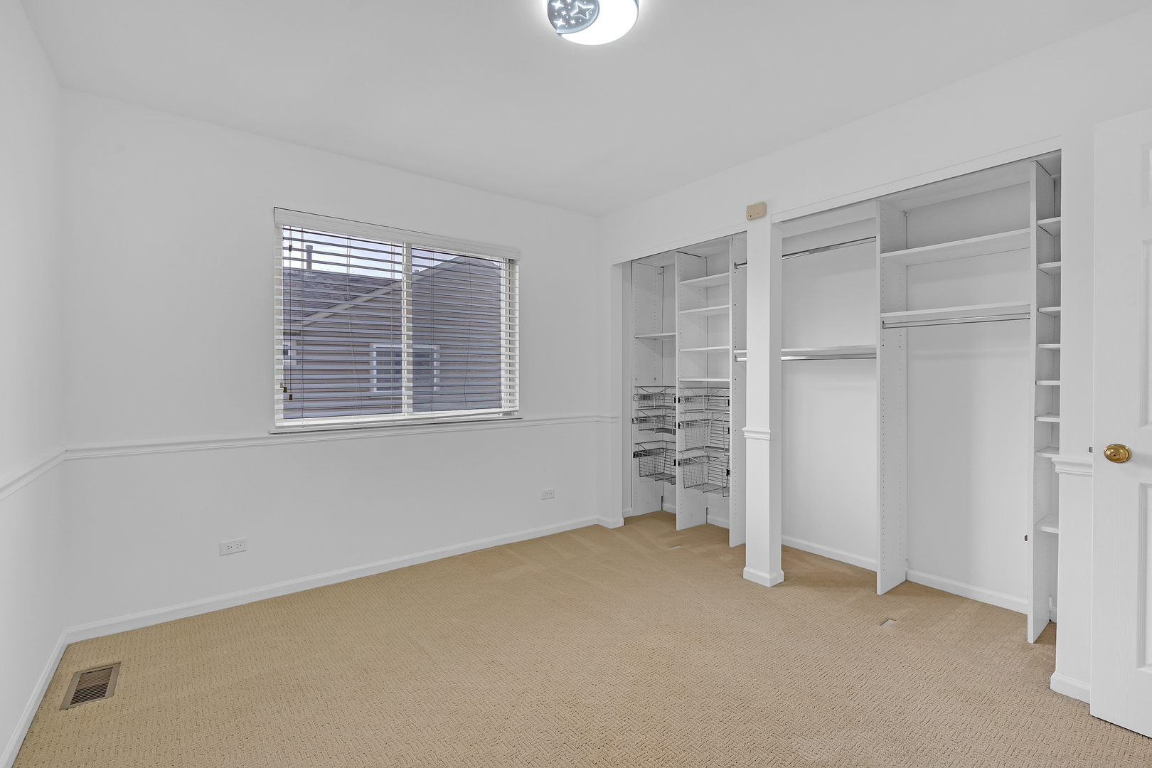 1171 HEAVENS GATE, Lake In The Hills, IL 60156