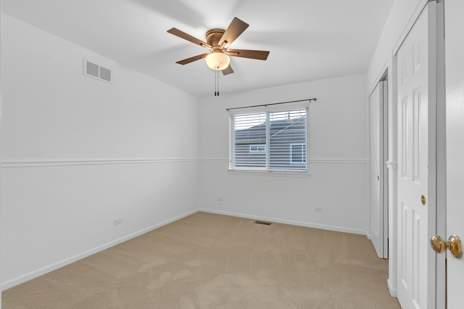 1171 HEAVENS GATE, Lake In The Hills, IL 60156