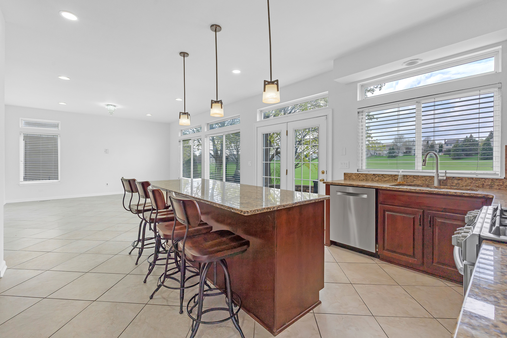 1171 HEAVENS GATE, Lake In The Hills, IL 60156