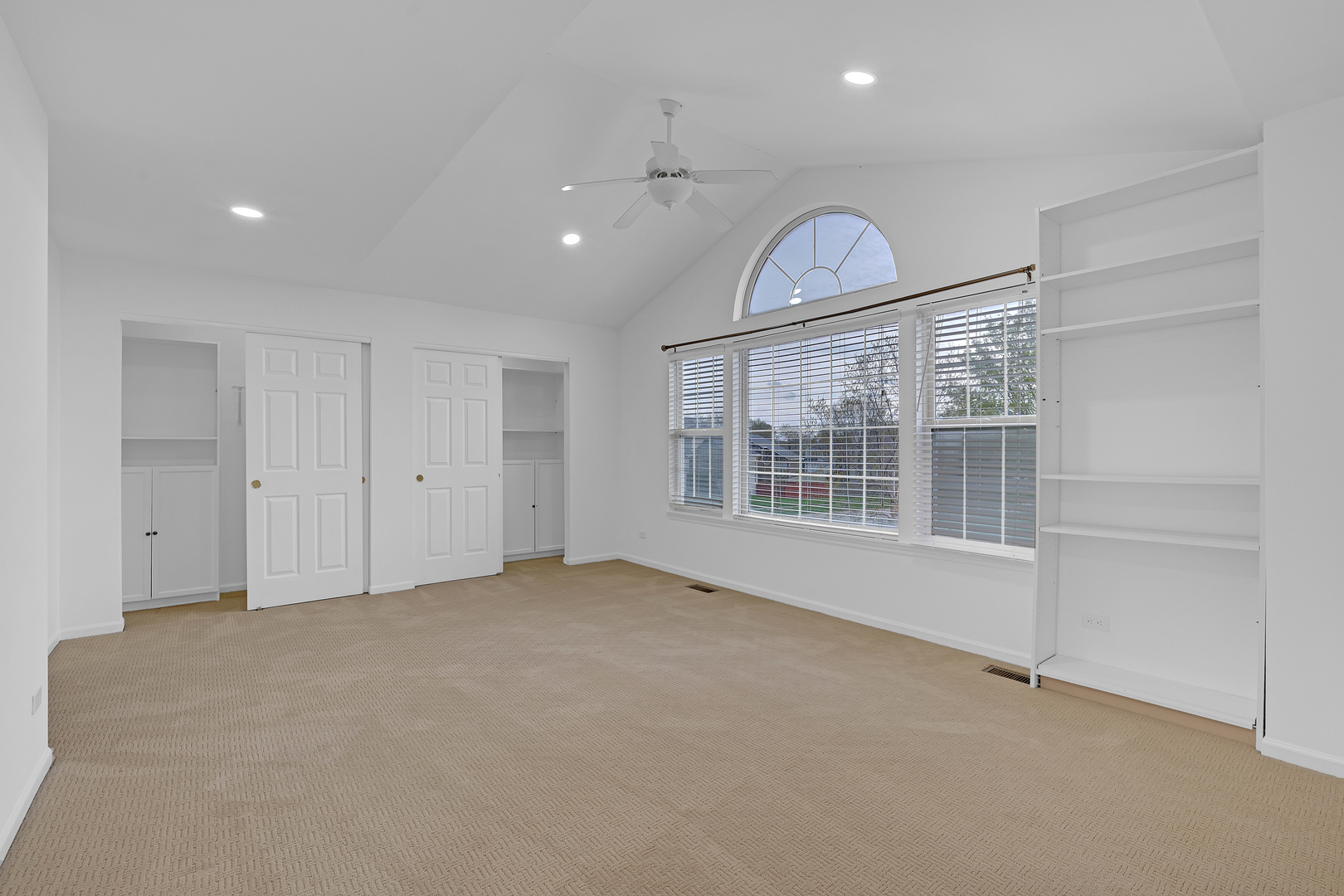 1171 HEAVENS GATE, Lake In The Hills, IL 60156