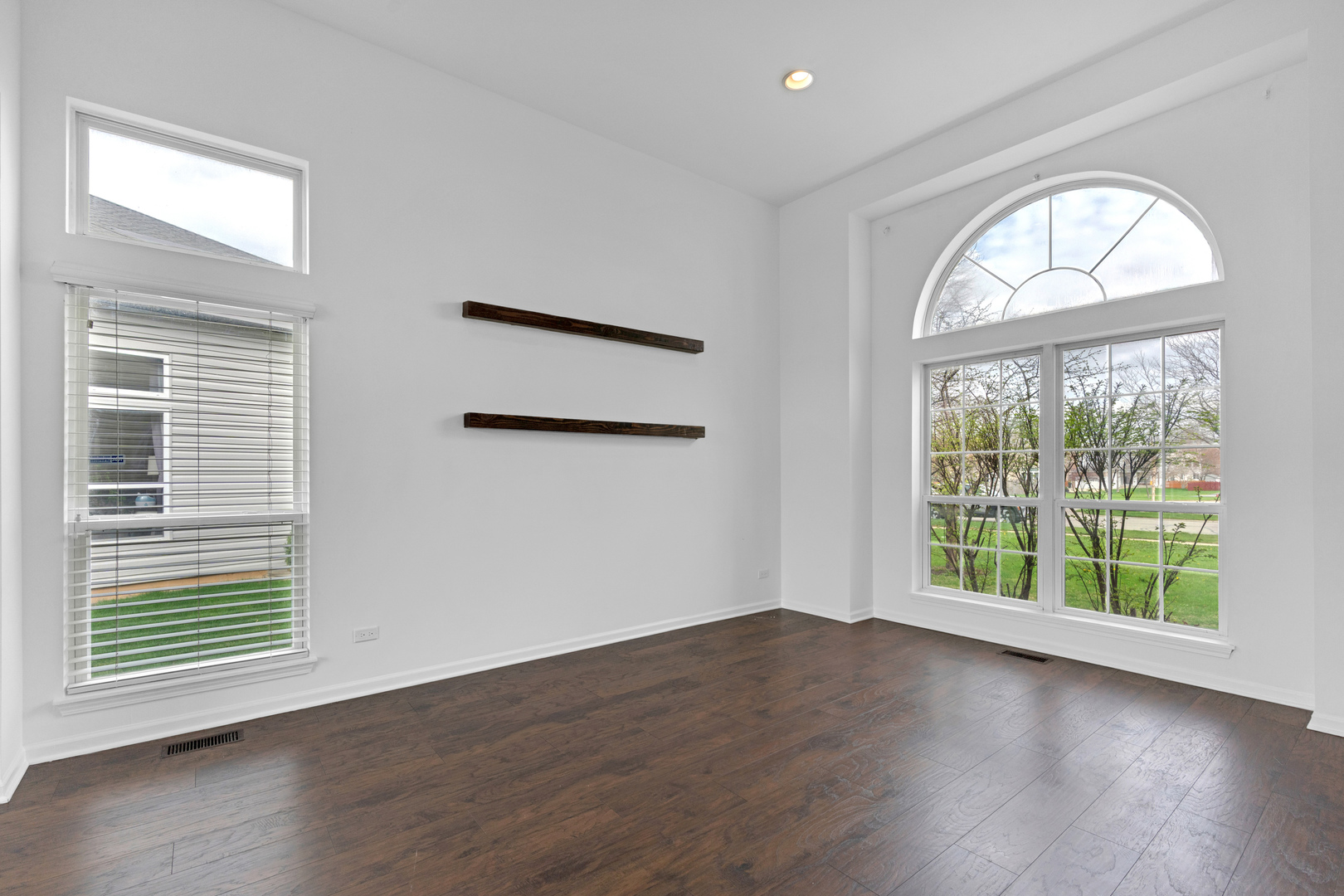 1171 HEAVENS GATE, Lake In The Hills, IL 60156