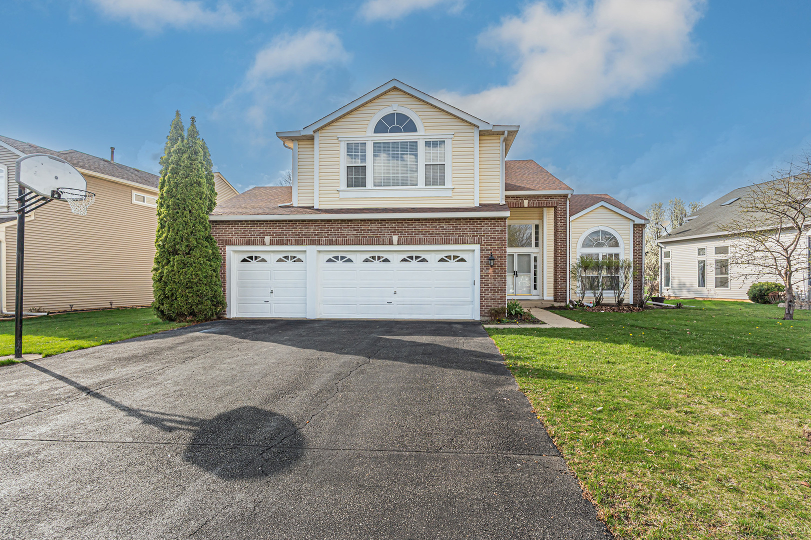 1171 HEAVENS GATE, Lake In The Hills, IL 60156