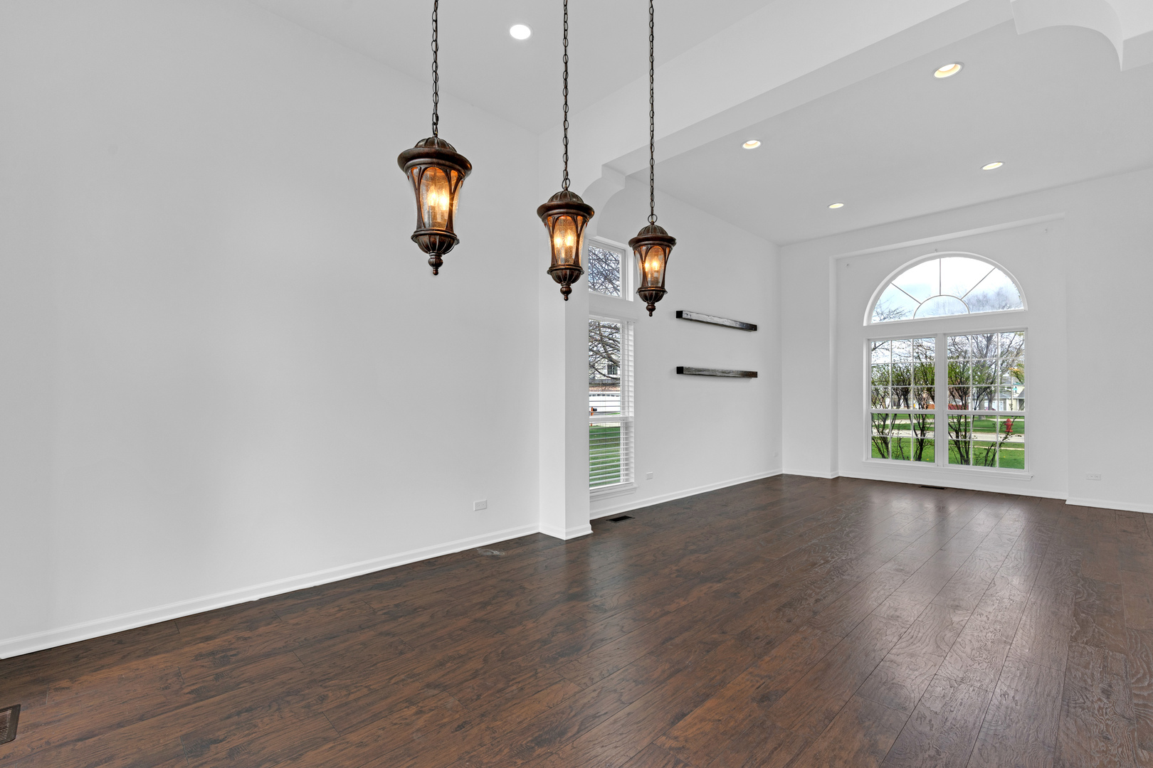 1171 HEAVENS GATE, Lake In The Hills, IL 60156