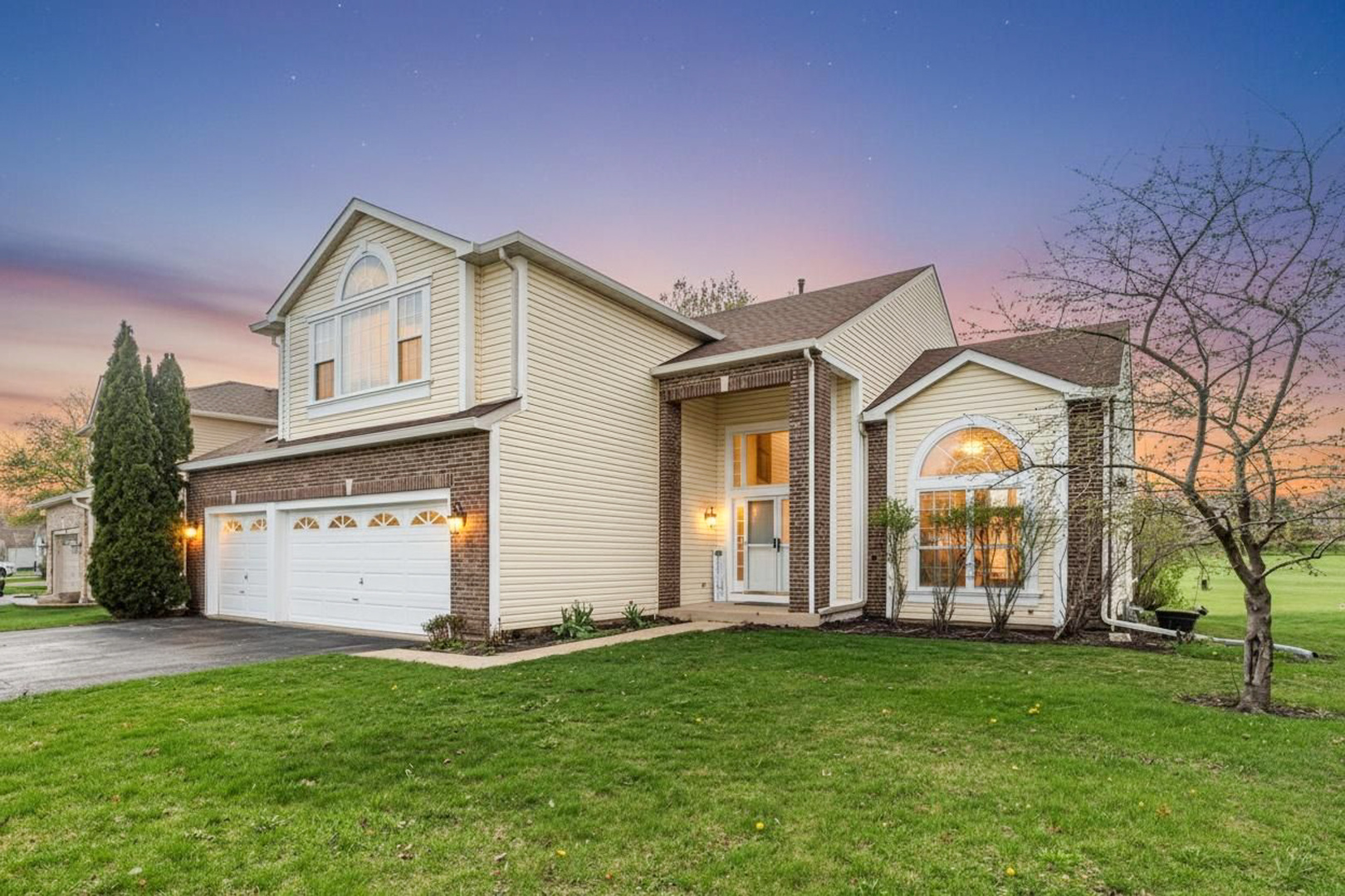 1171 HEAVENS GATE, Lake In The Hills, IL 60156