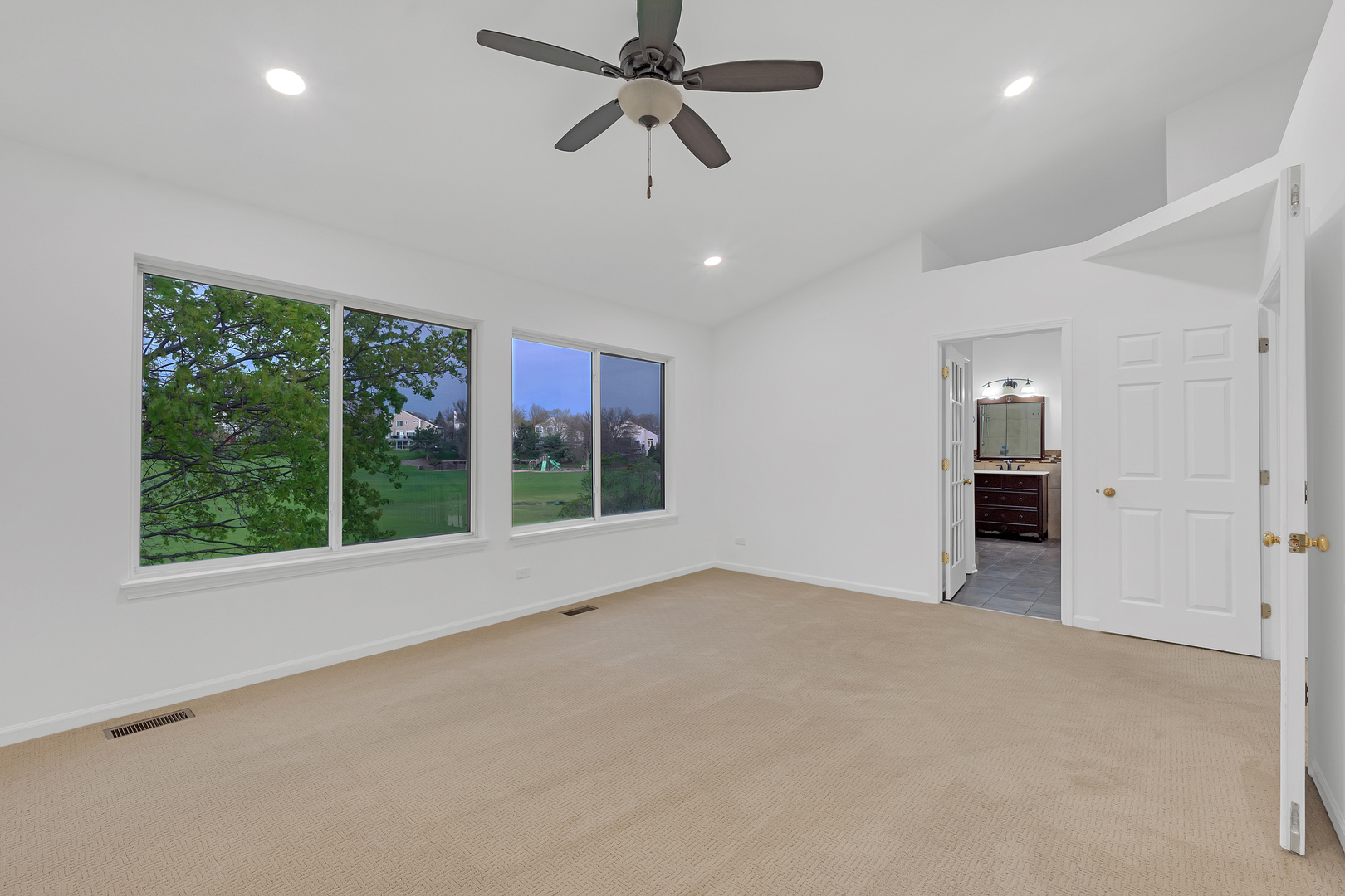 1171 HEAVENS GATE, Lake In The Hills, IL 60156