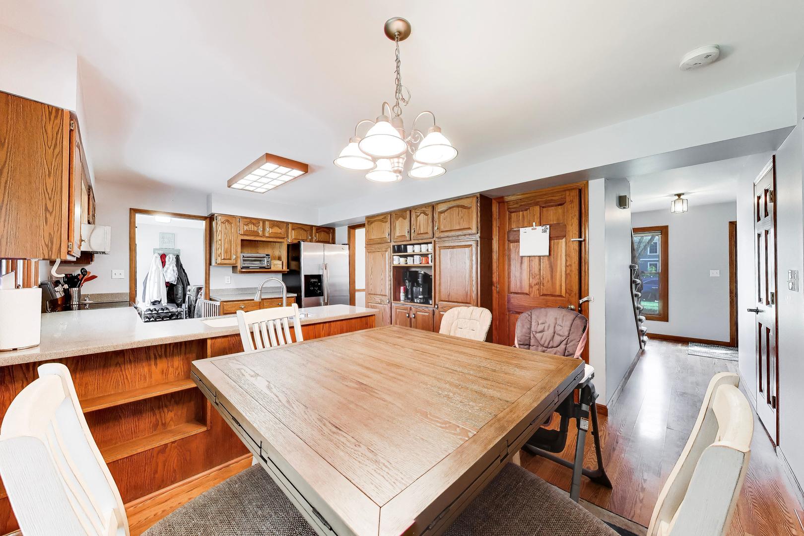 525 Skyline Drive, Algonquin, IL 60102