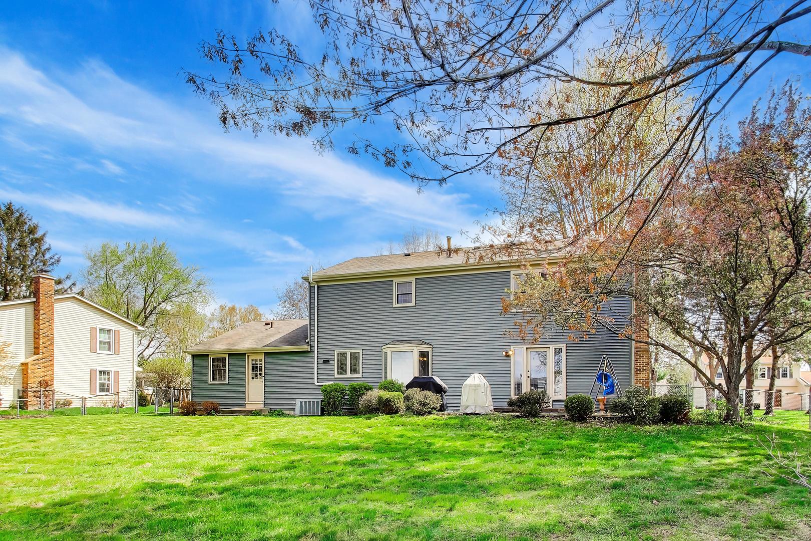 525 Skyline Drive, Algonquin, IL 60102