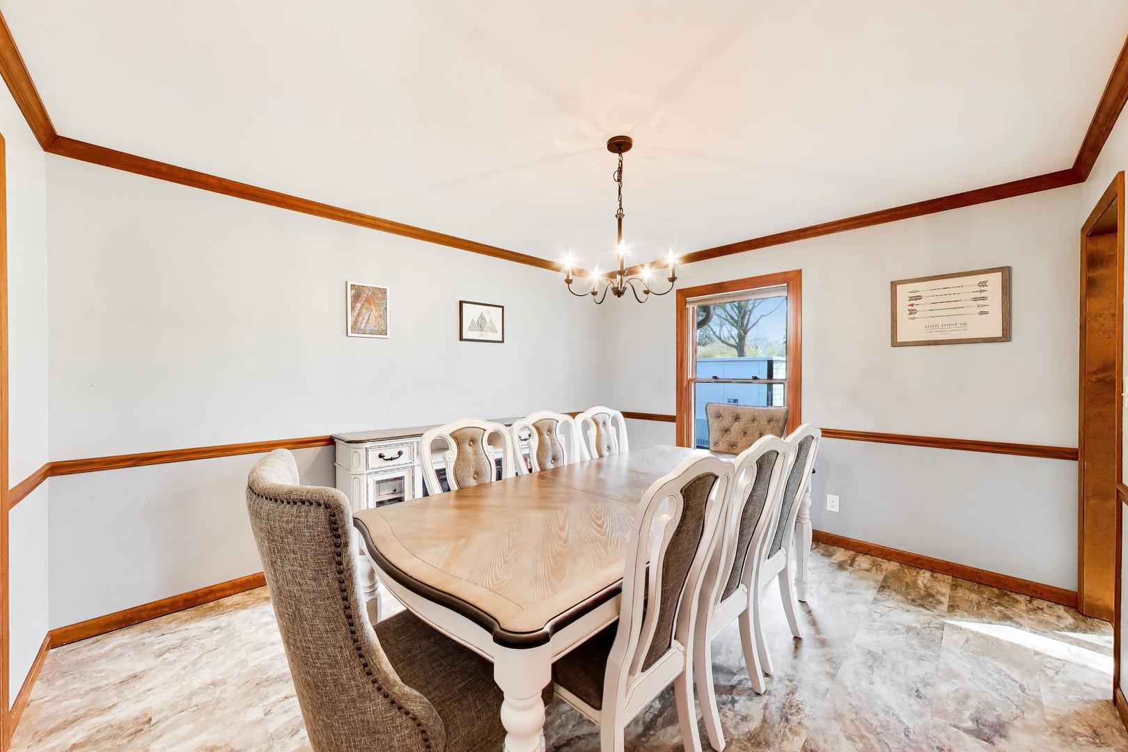 525 Skyline Drive, Algonquin, IL 60102