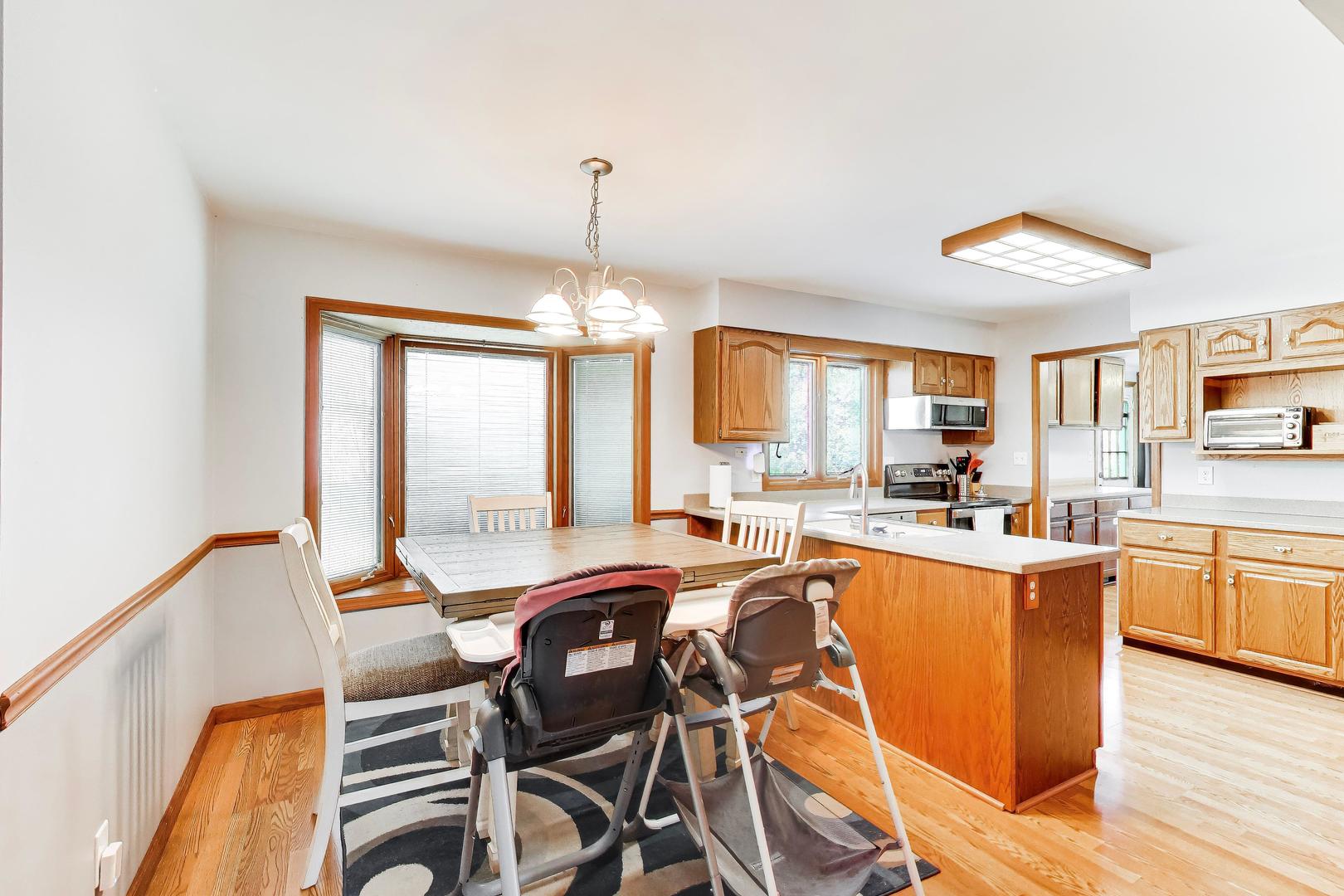 525 Skyline Drive, Algonquin, IL 60102