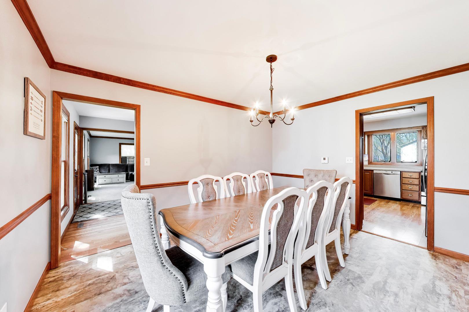 525 Skyline Drive, Algonquin, IL 60102