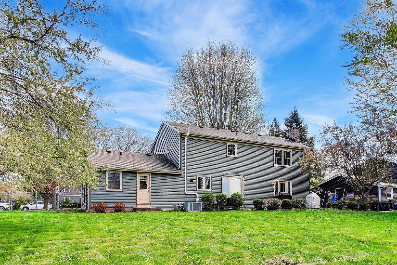 525 Skyline Drive, Algonquin, IL 60102