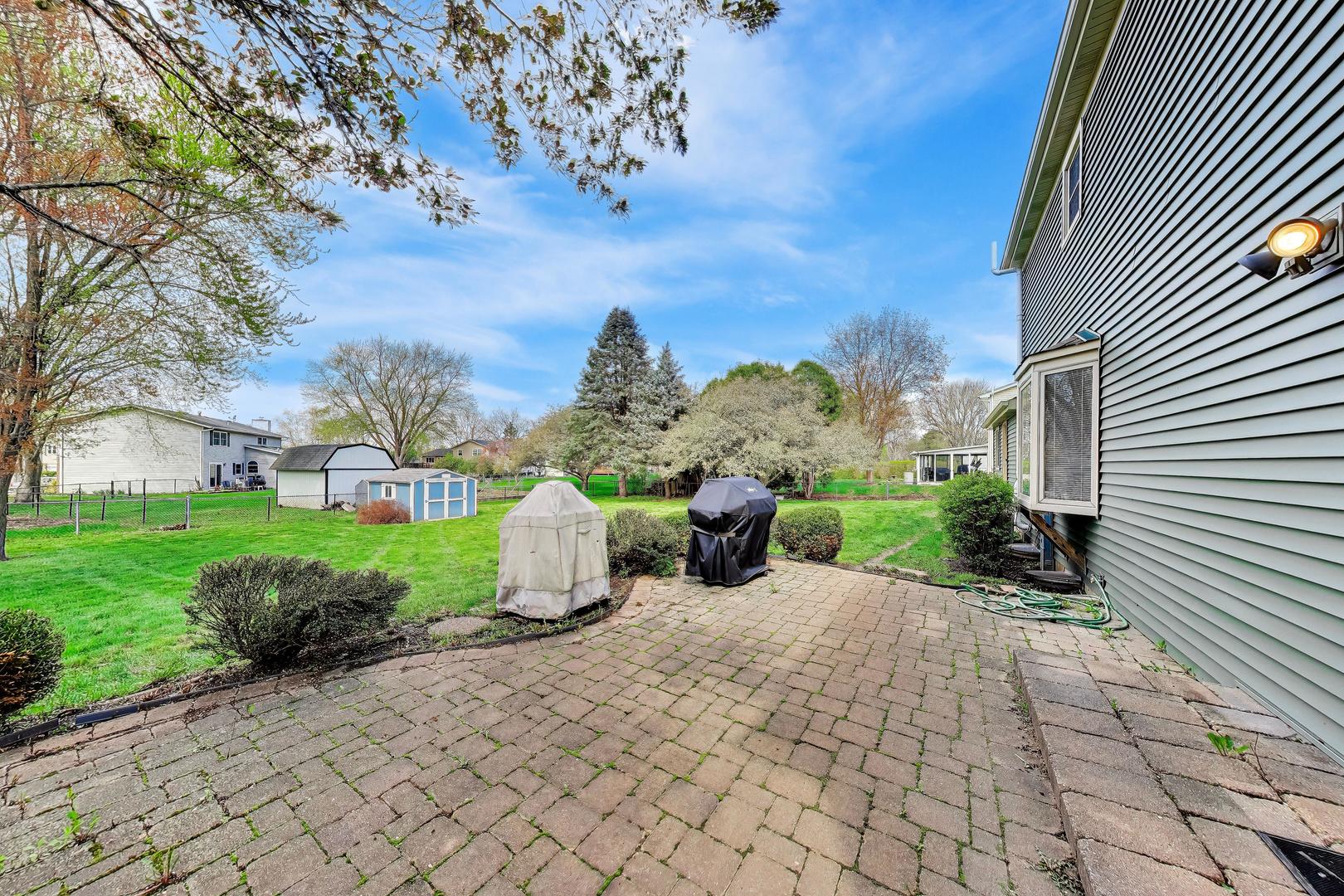 525 Skyline Drive, Algonquin, IL 60102