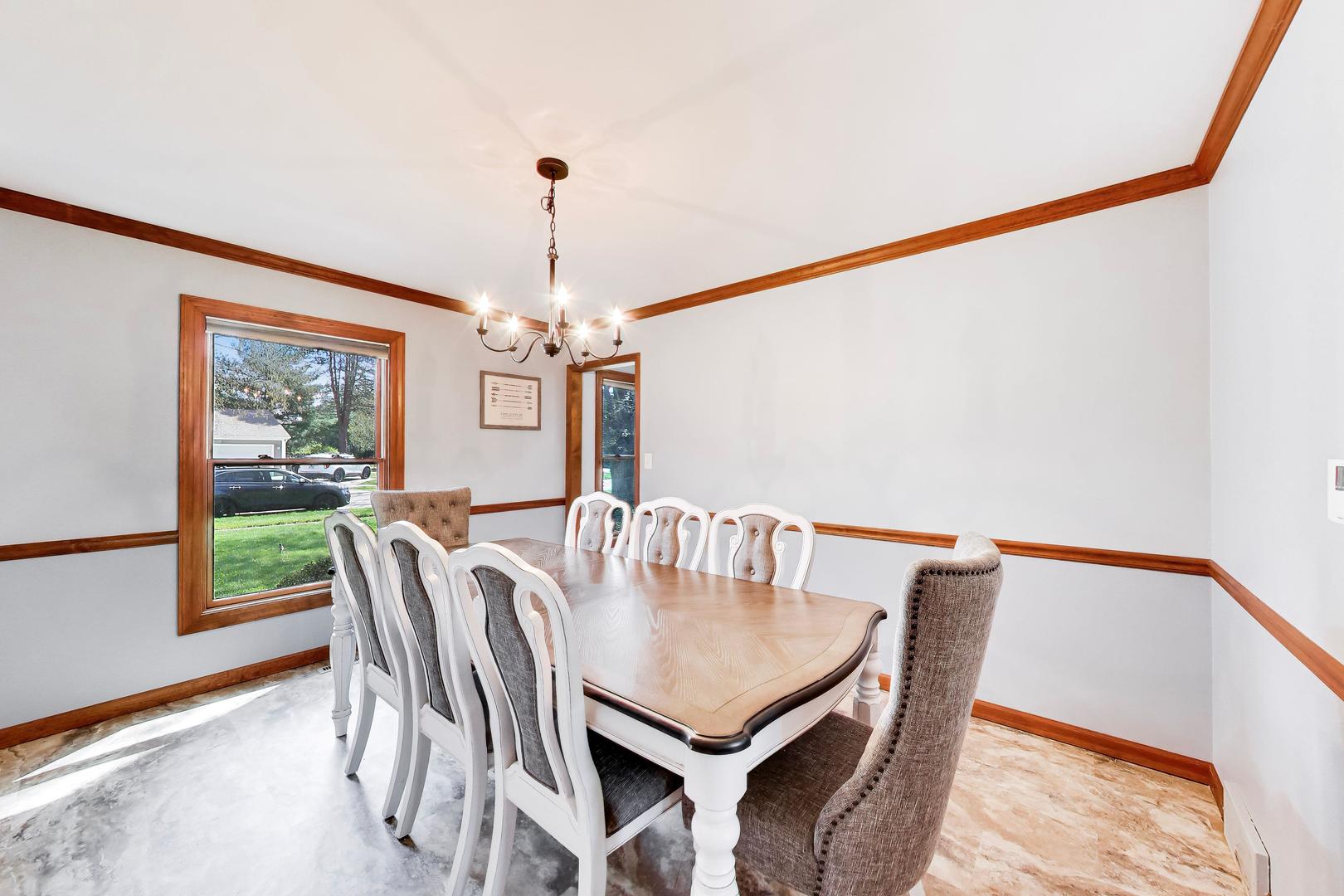 525 Skyline Drive, Algonquin, IL 60102