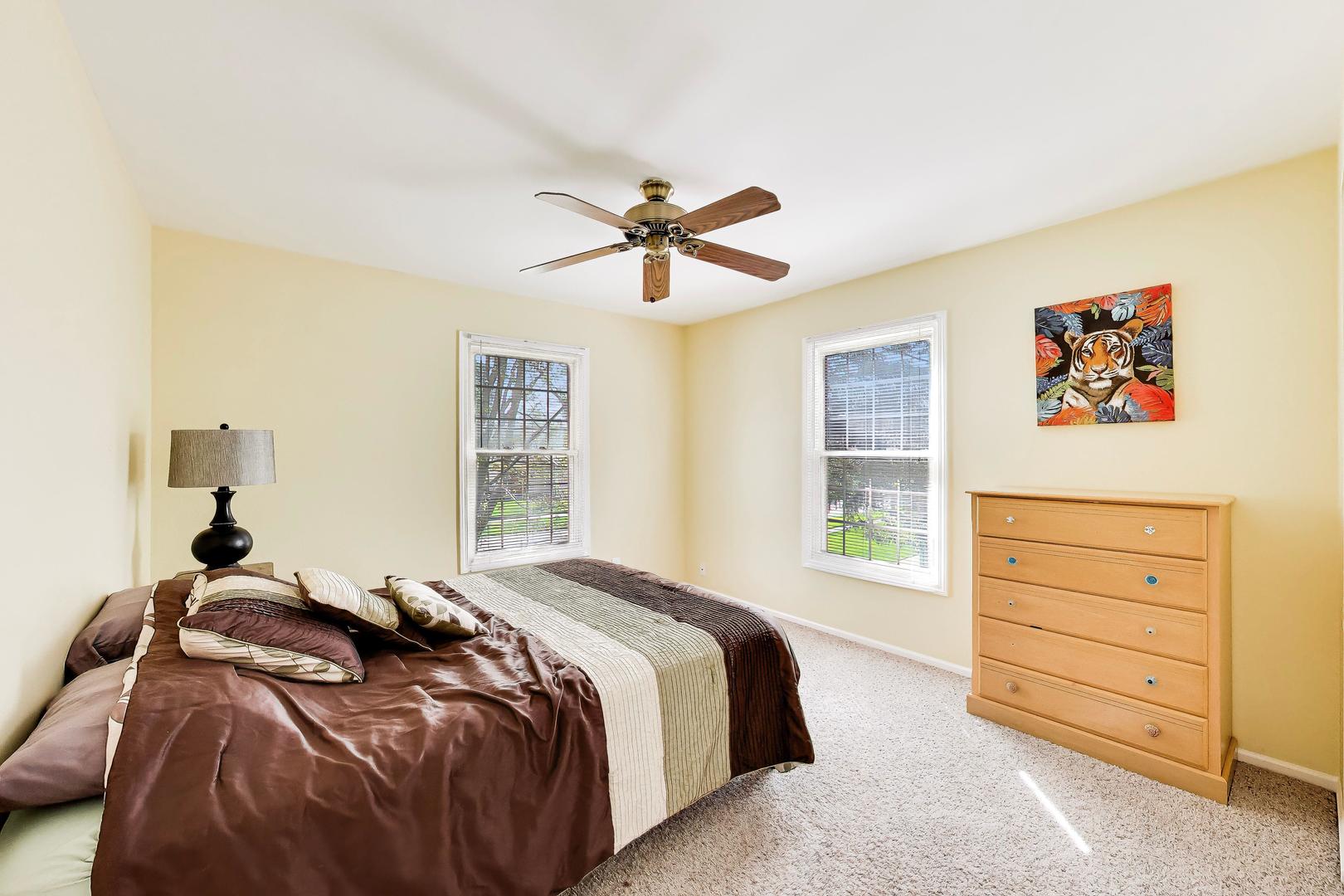 525 Skyline Drive, Algonquin, IL 60102