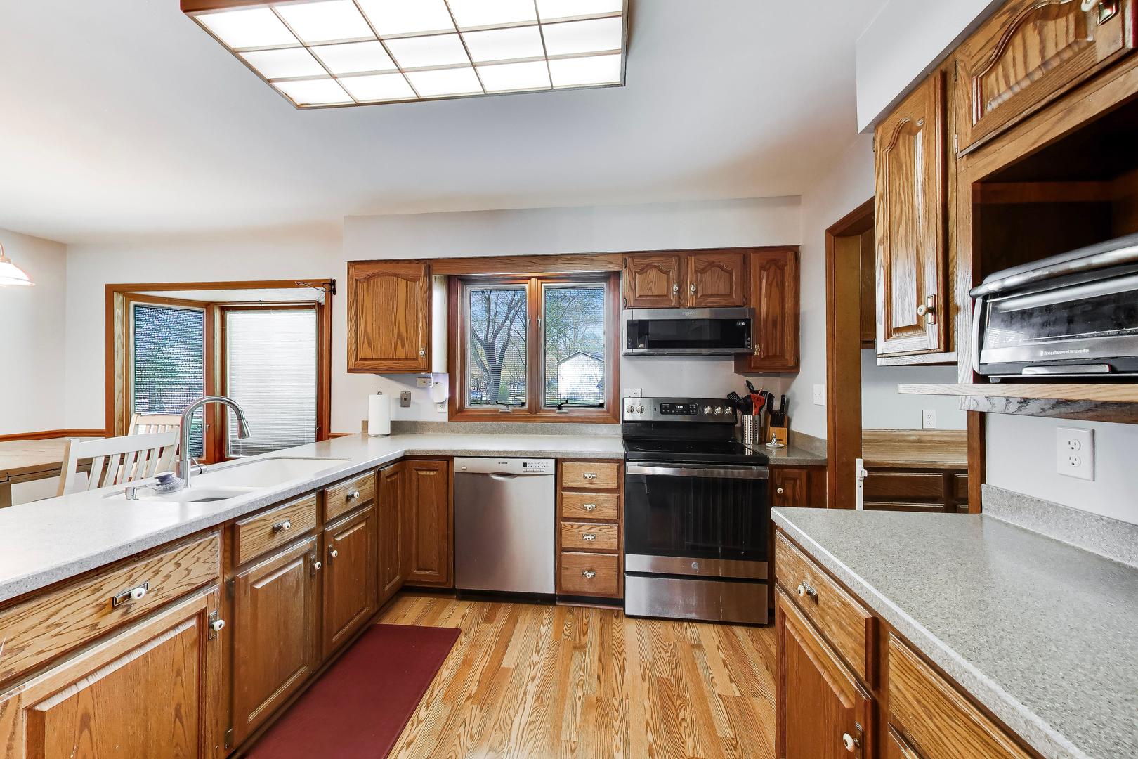 525 Skyline Drive, Algonquin, IL 60102