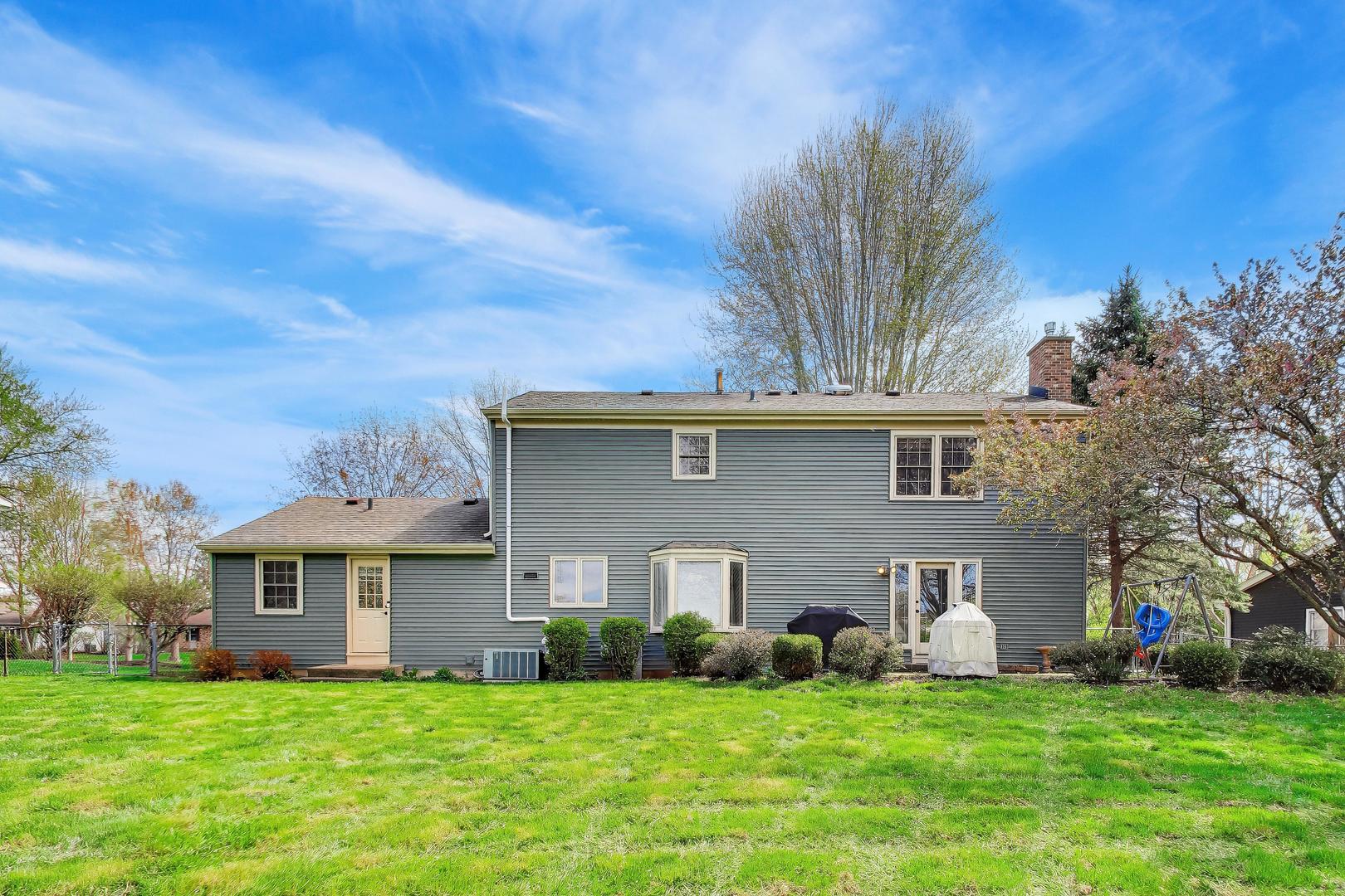 525 Skyline Drive, Algonquin, IL 60102