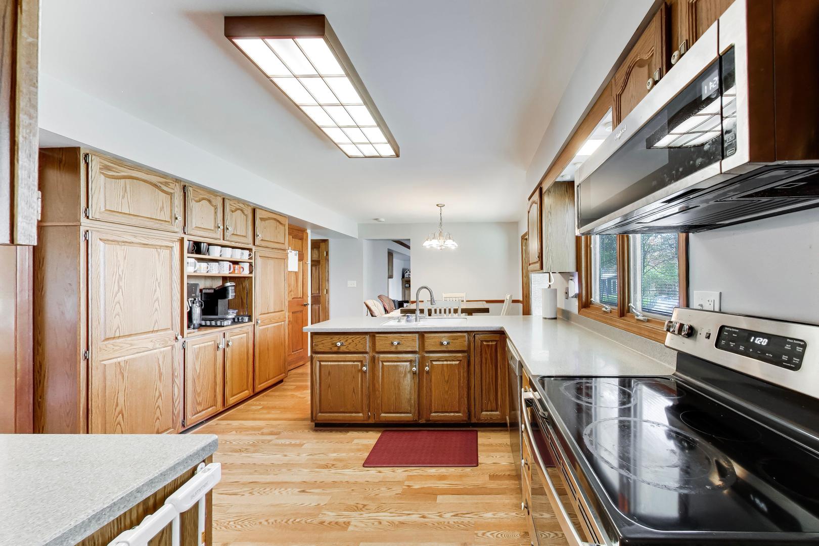 525 Skyline Drive, Algonquin, IL 60102