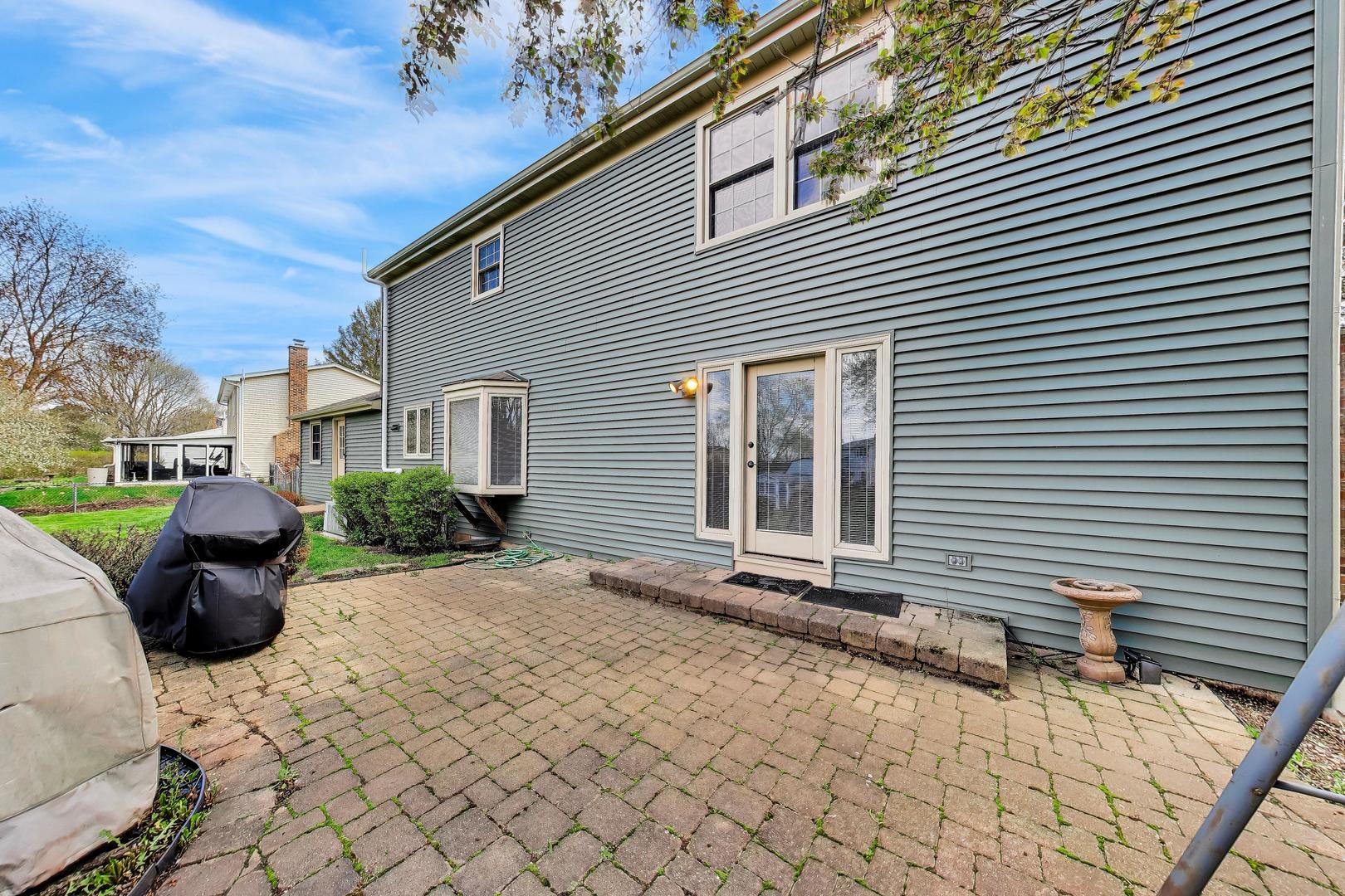 525 Skyline Drive, Algonquin, IL 60102