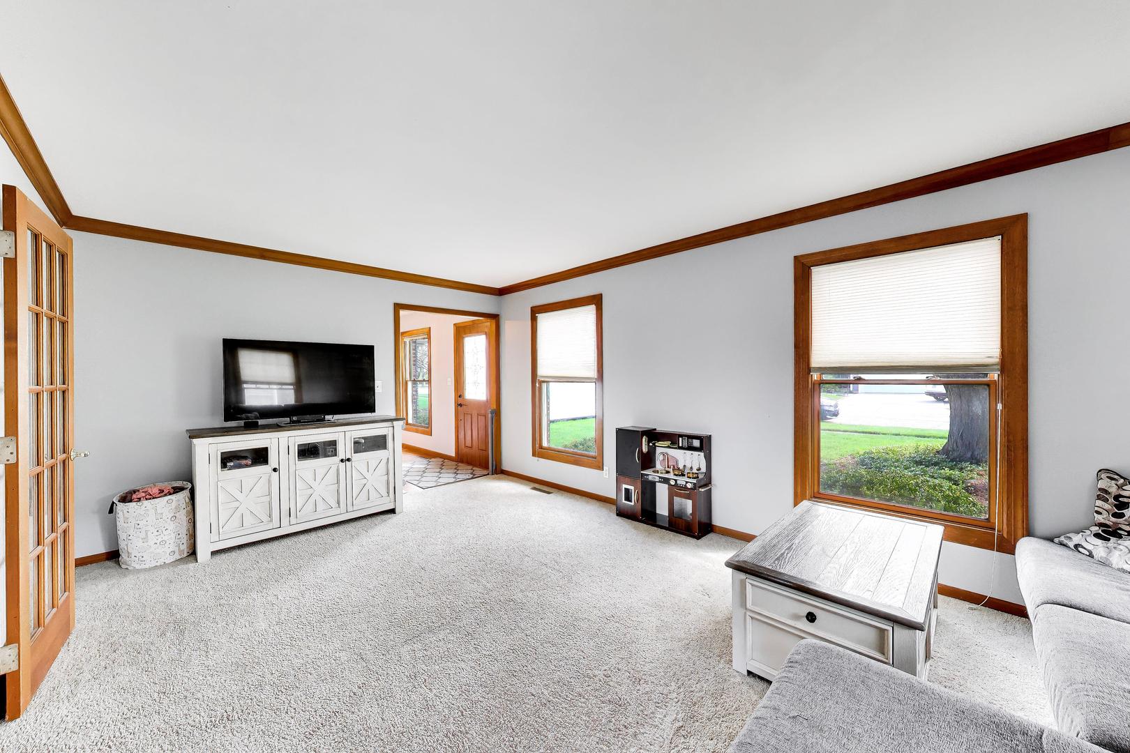 525 Skyline Drive, Algonquin, IL 60102