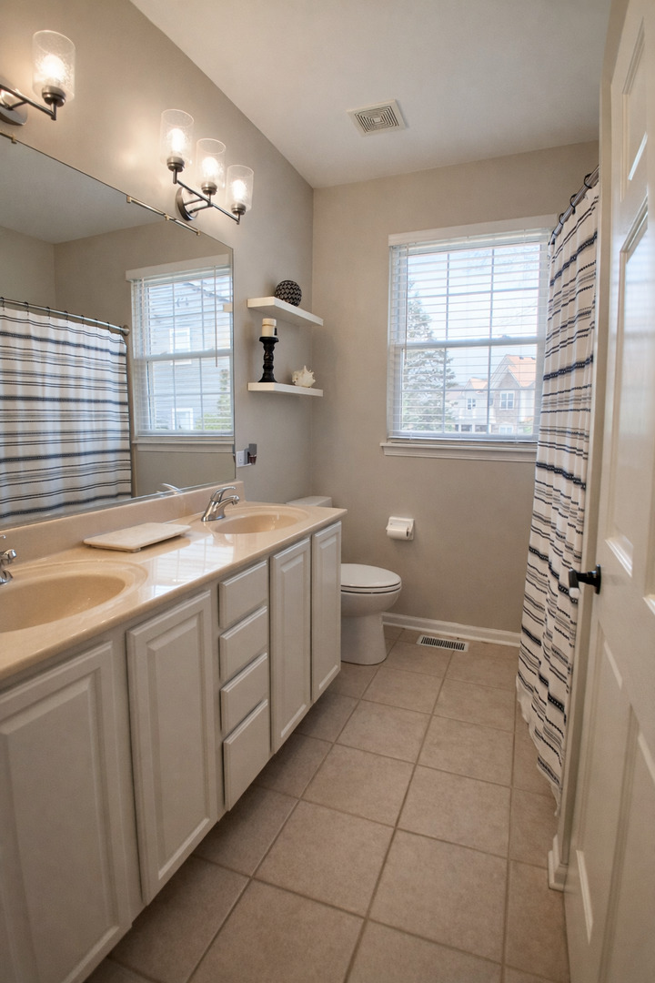 1235 Mallard Lane, Hoffman Estates, IL 60192